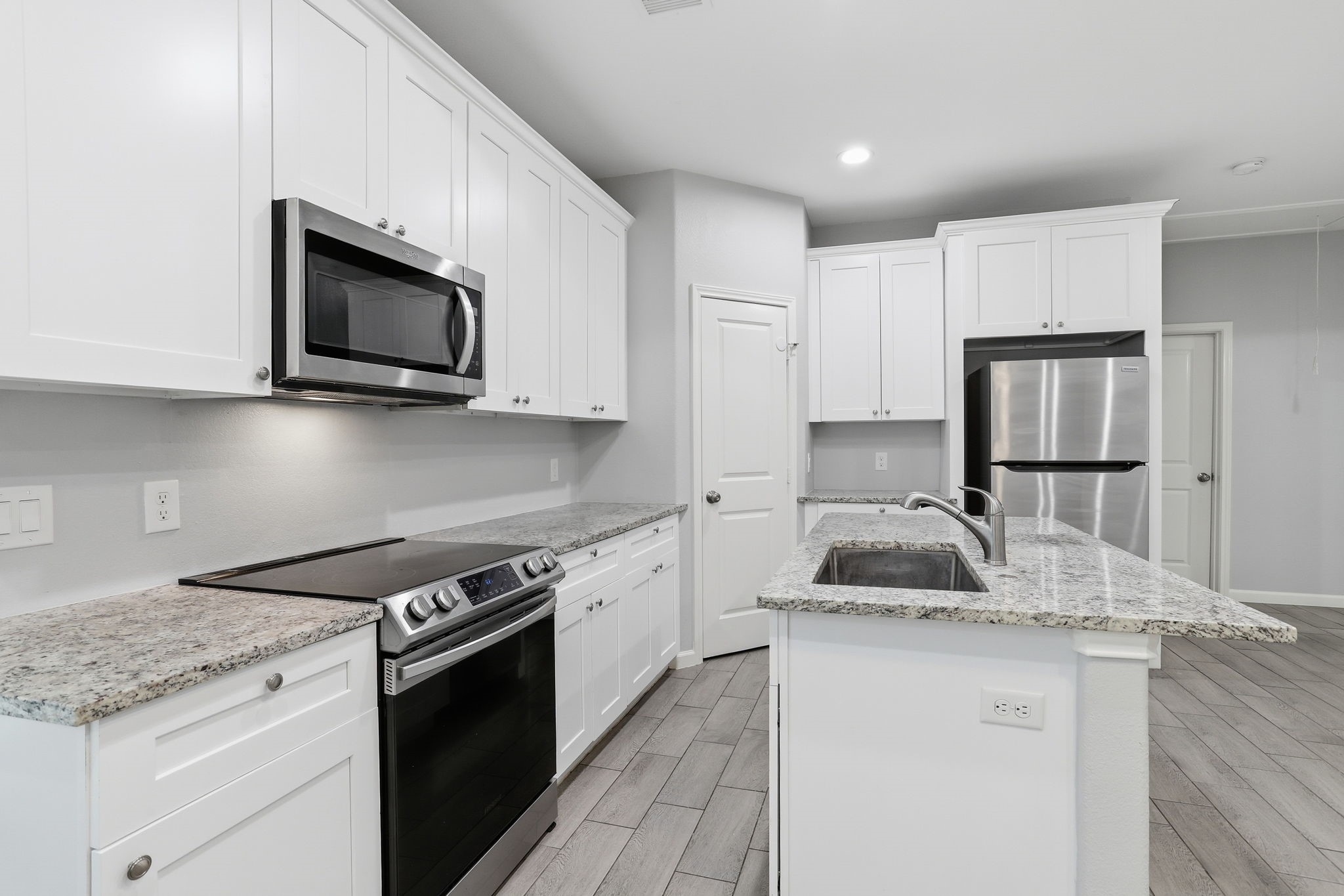 16919 Balmoral Property Photo 17