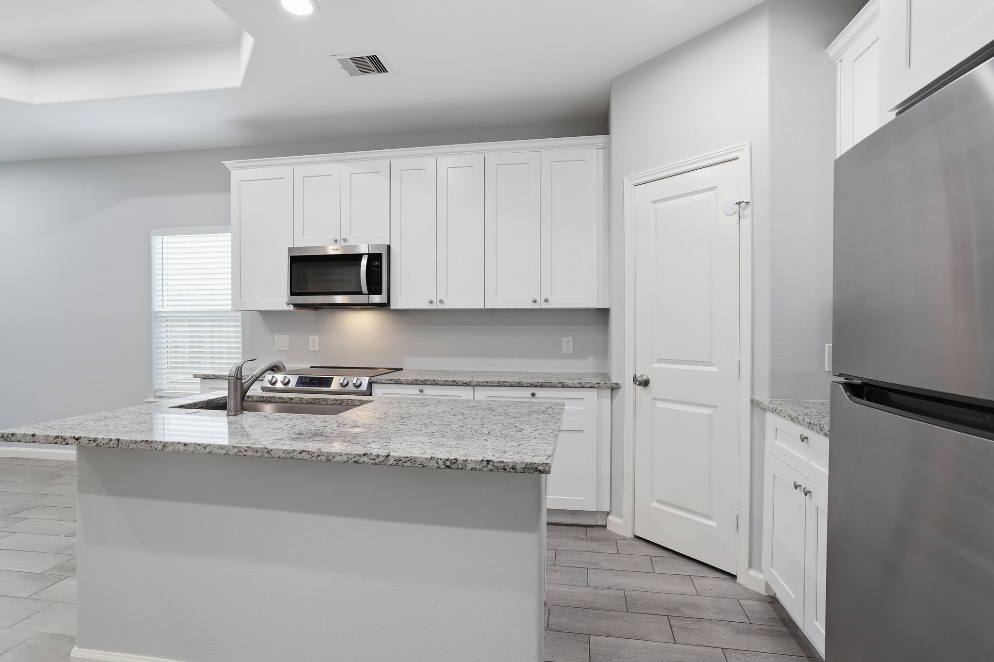16919 Balmoral Property Photo 18