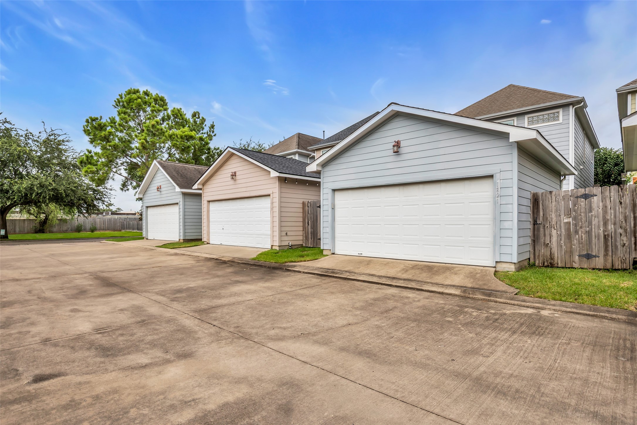1821 Woodbend Village Court Property Photo 24