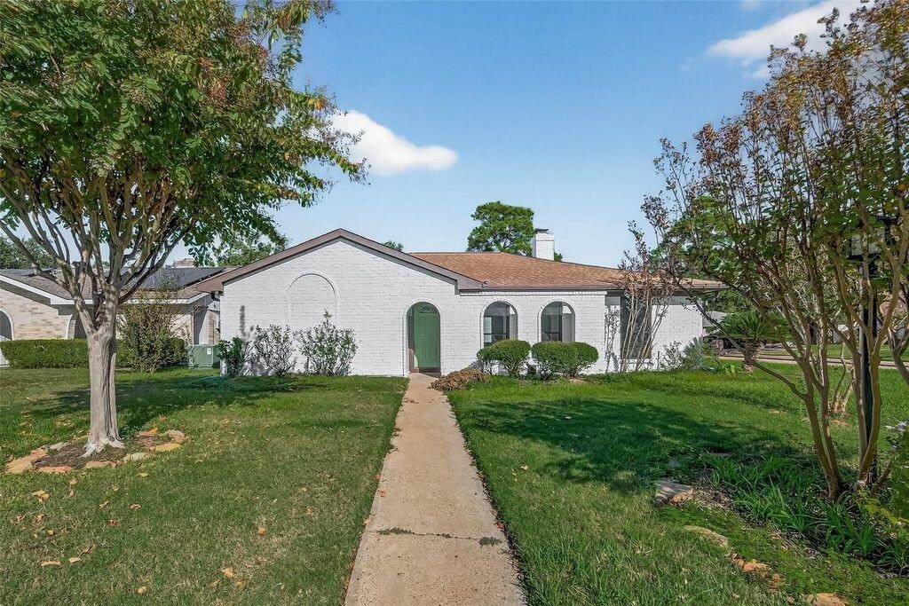 17418 Largs Circle Property Photo 1