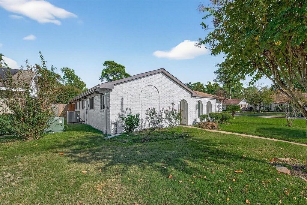 17418 Largs Circle Property Photo 3