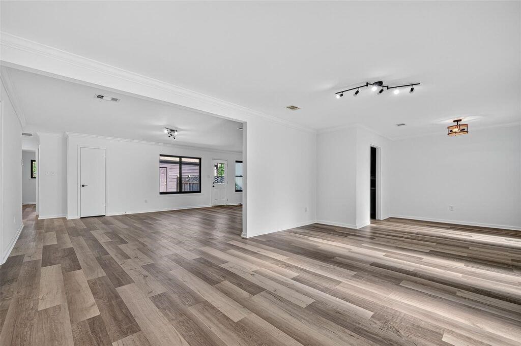 17418 Largs Circle Property Photo 4