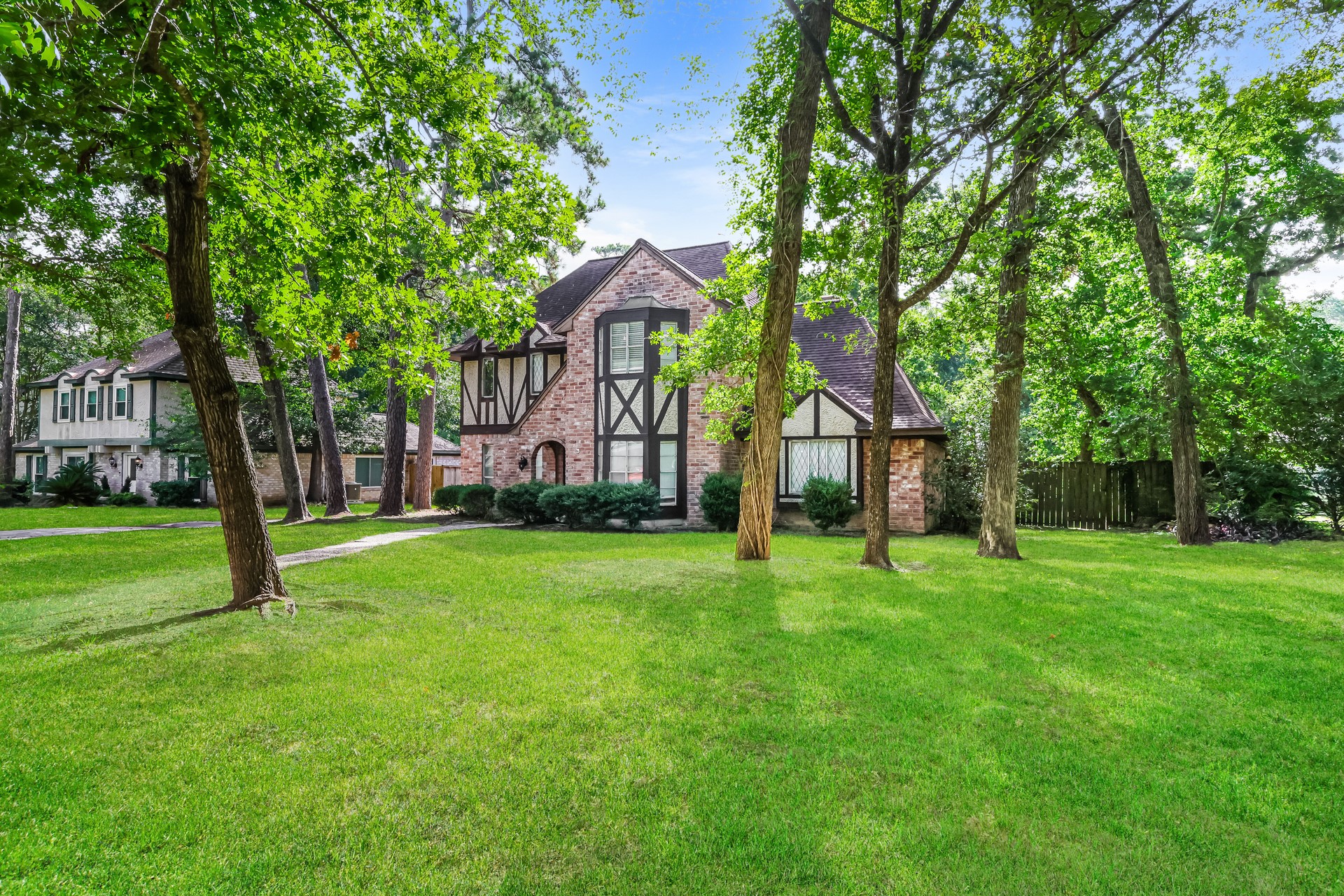 24106 Creekview Drive Property Photo 1