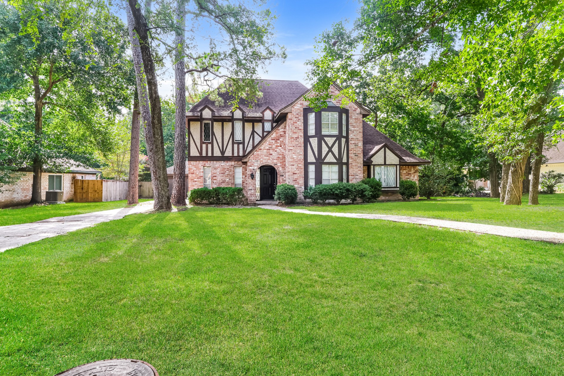 24106 Creekview Drive Property Photo 2