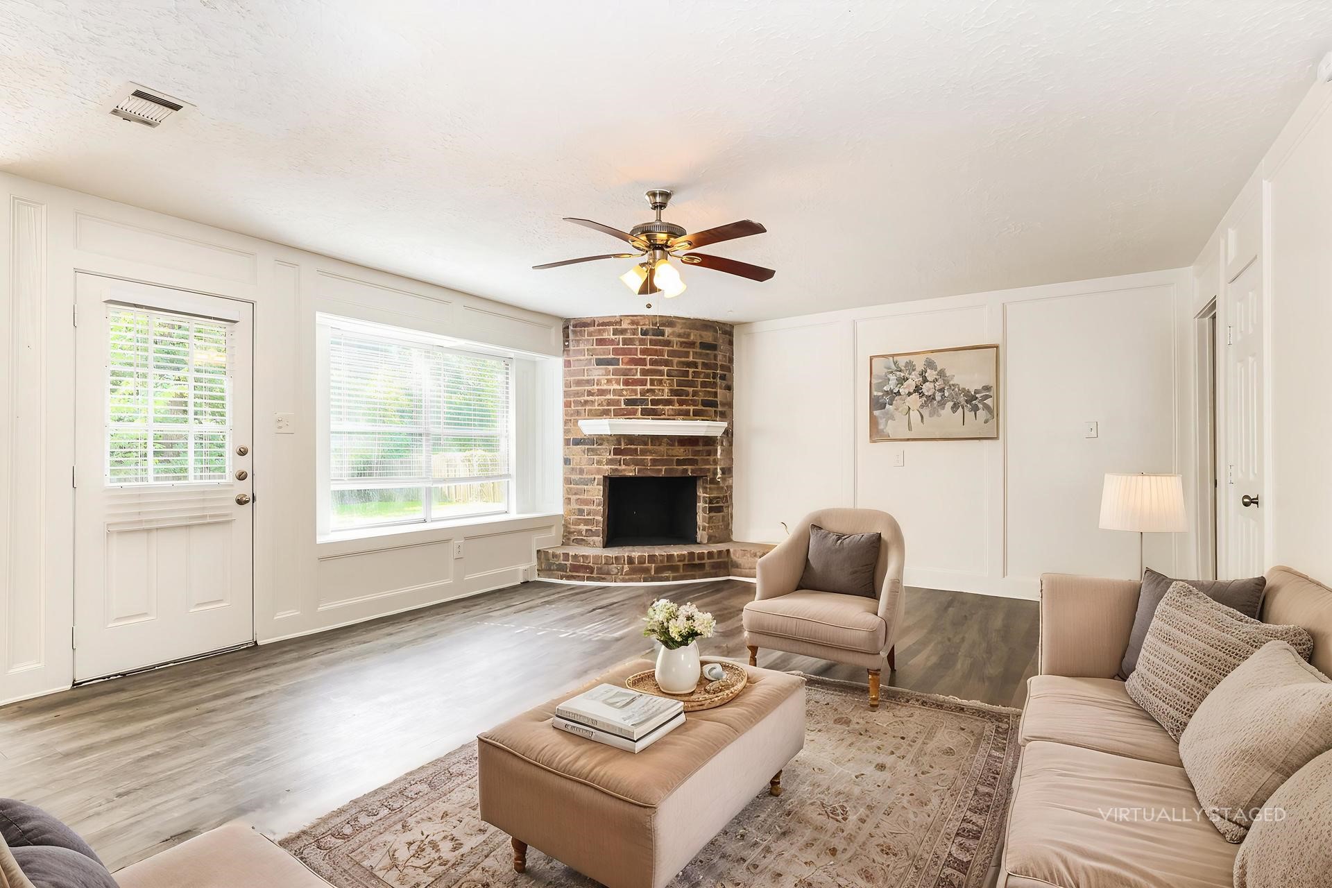 24106 Creekview Drive Property Photo 4