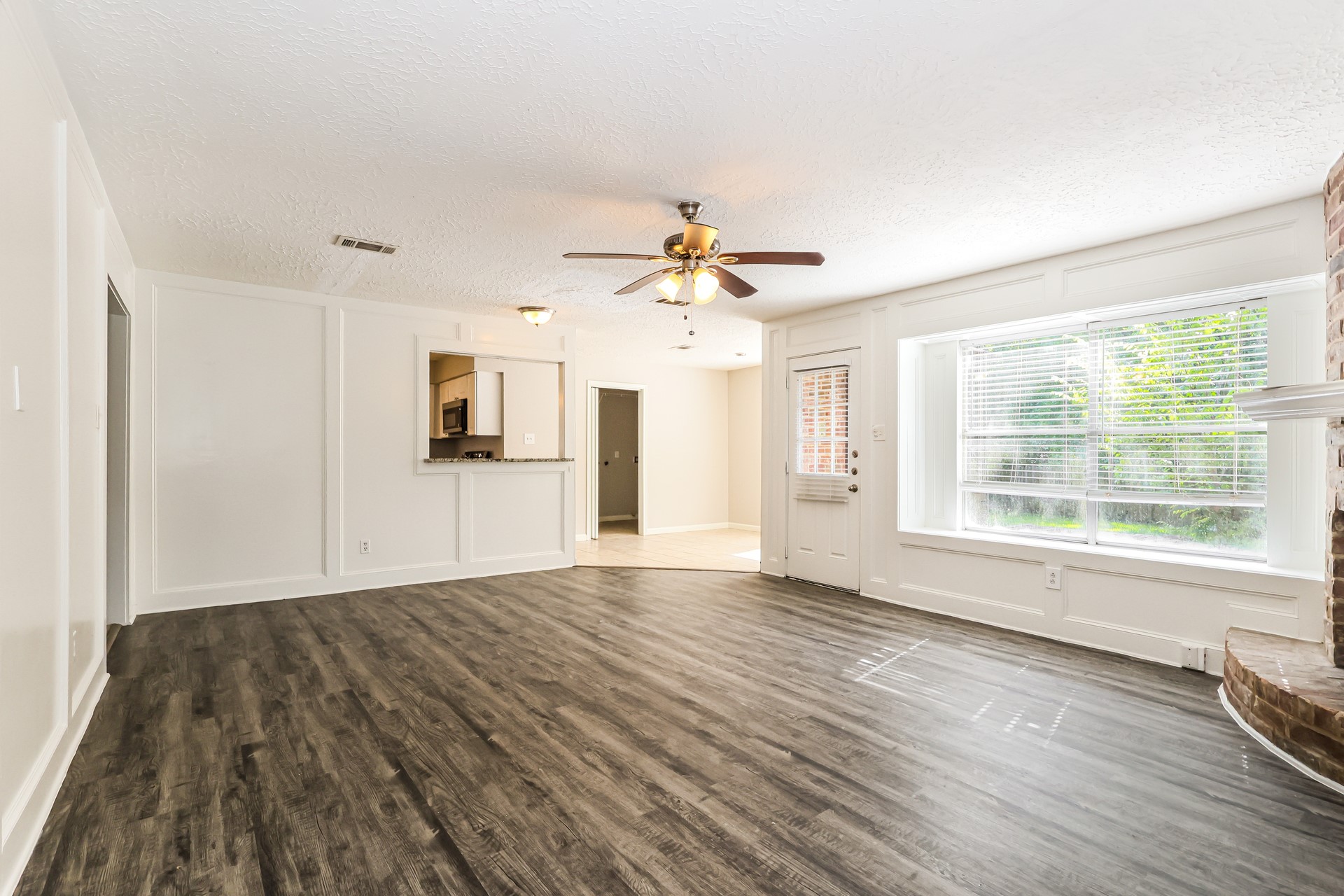 24106 Creekview Drive Property Photo 5