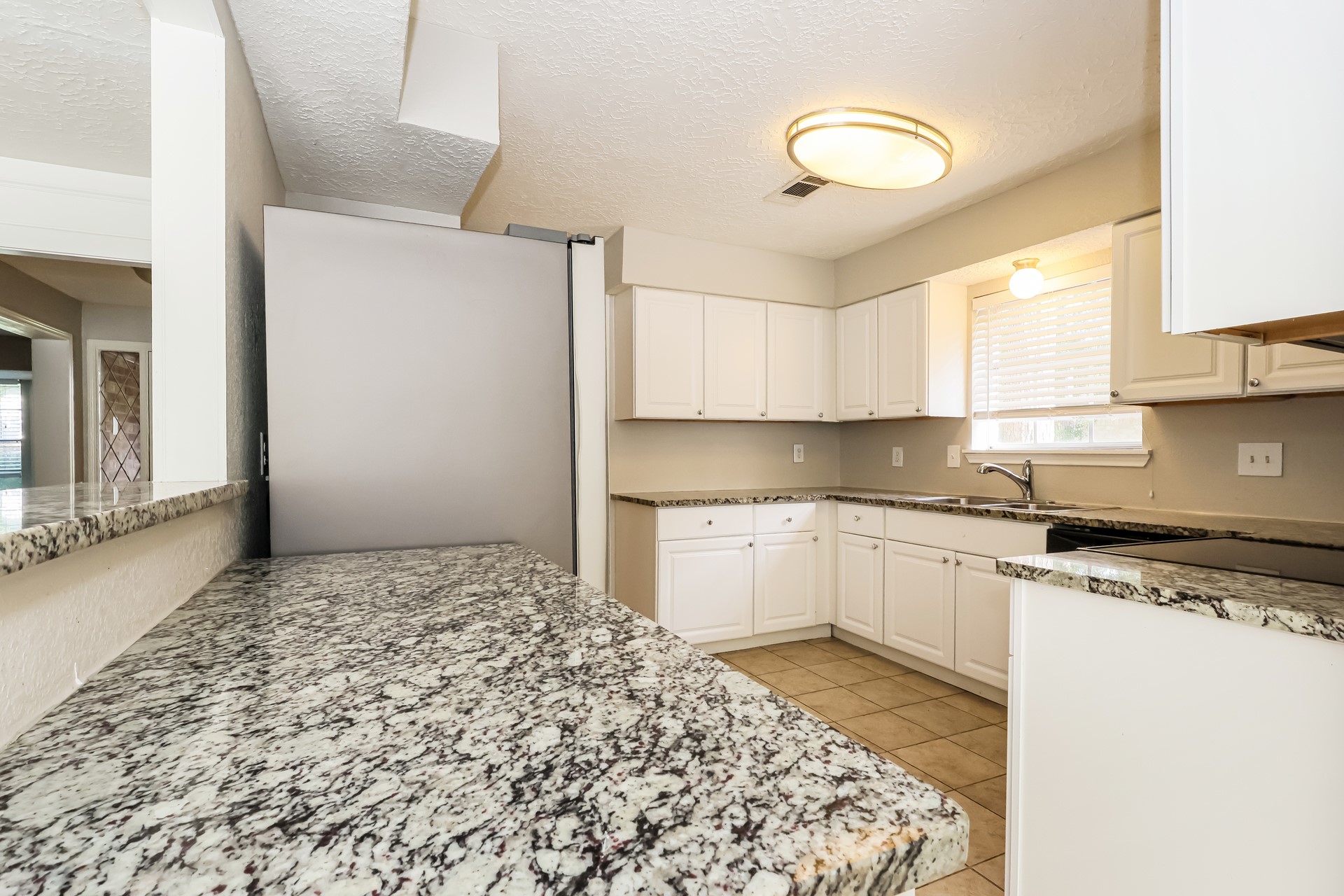 24106 Creekview Drive Property Photo 8