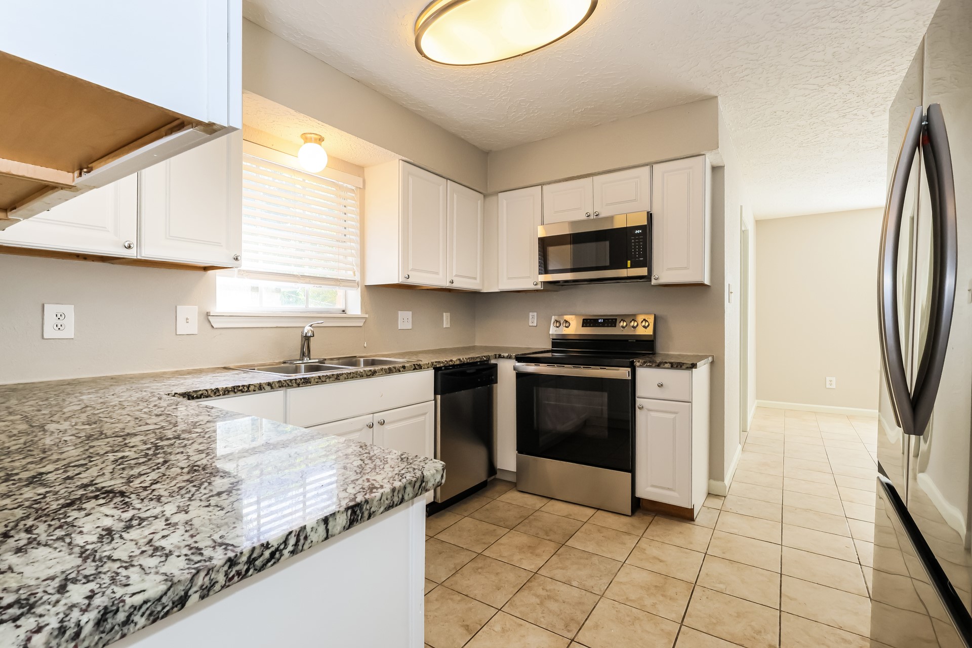 24106 Creekview Drive Property Photo 9