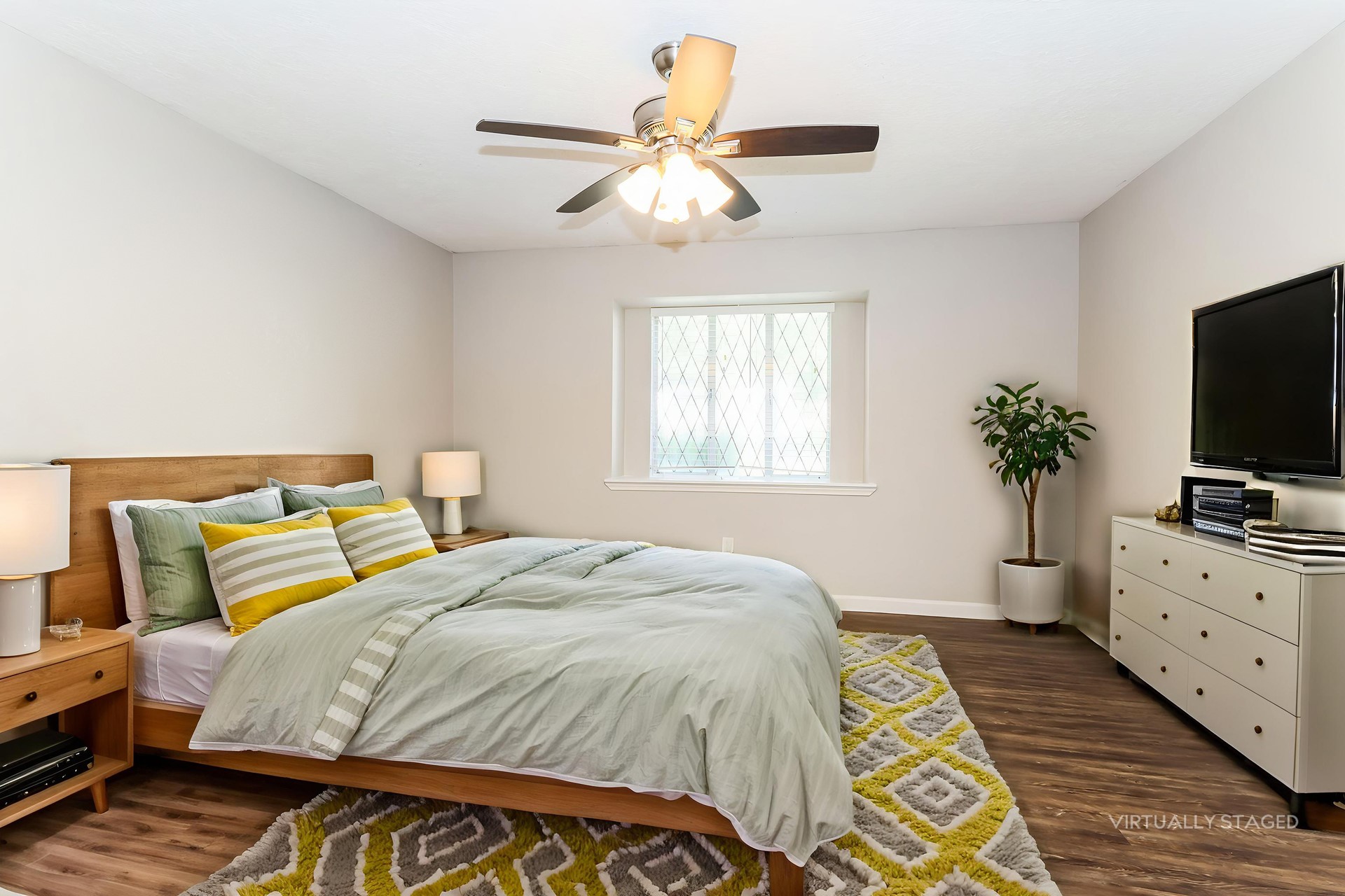 24106 Creekview Drive Property Photo 11