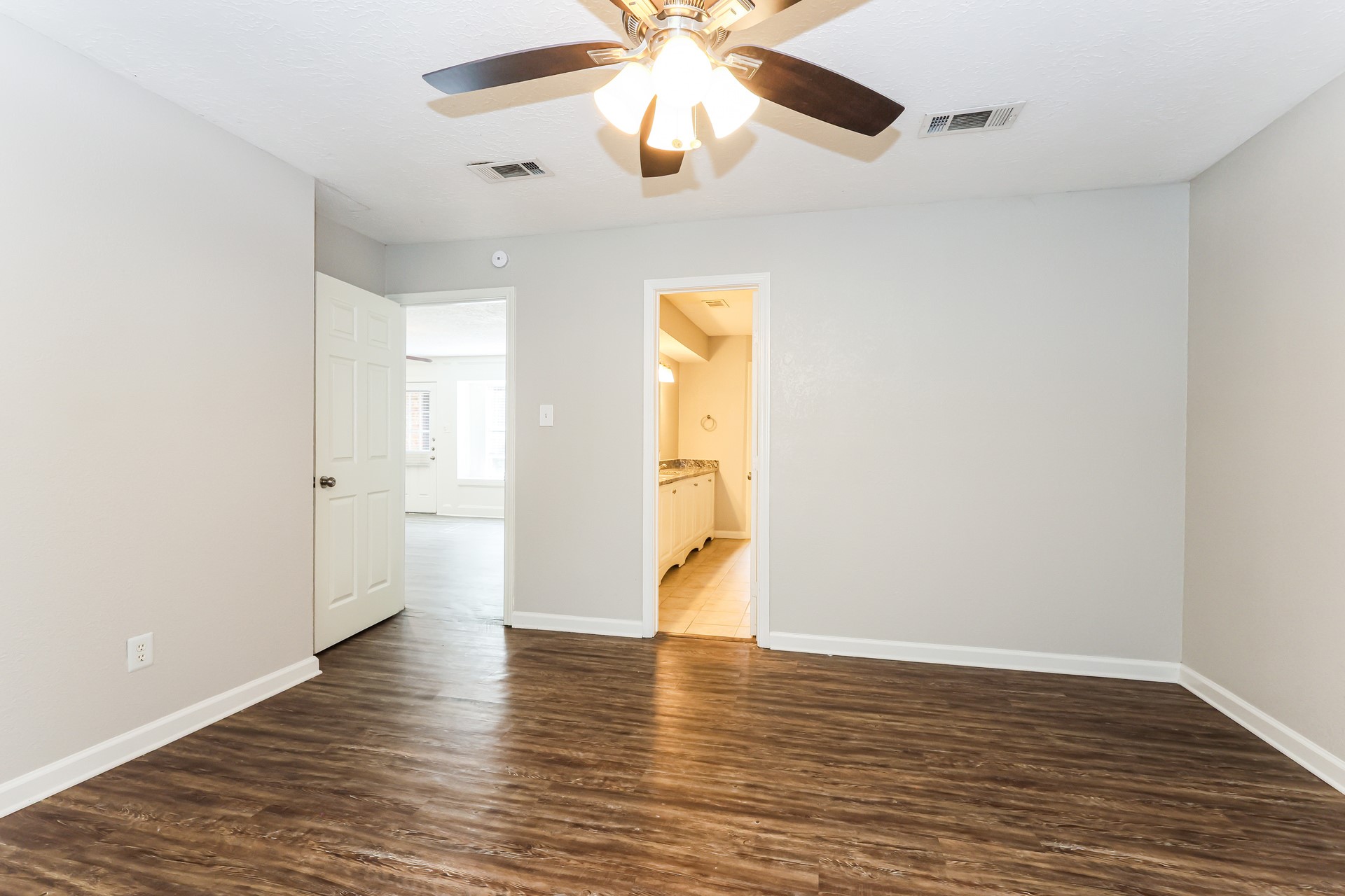 24106 Creekview Drive Property Photo 12