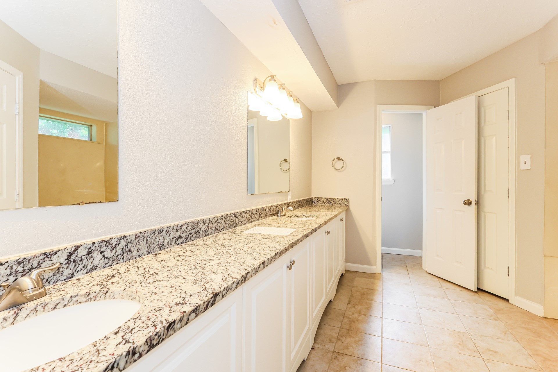 24106 Creekview Drive Property Photo 15