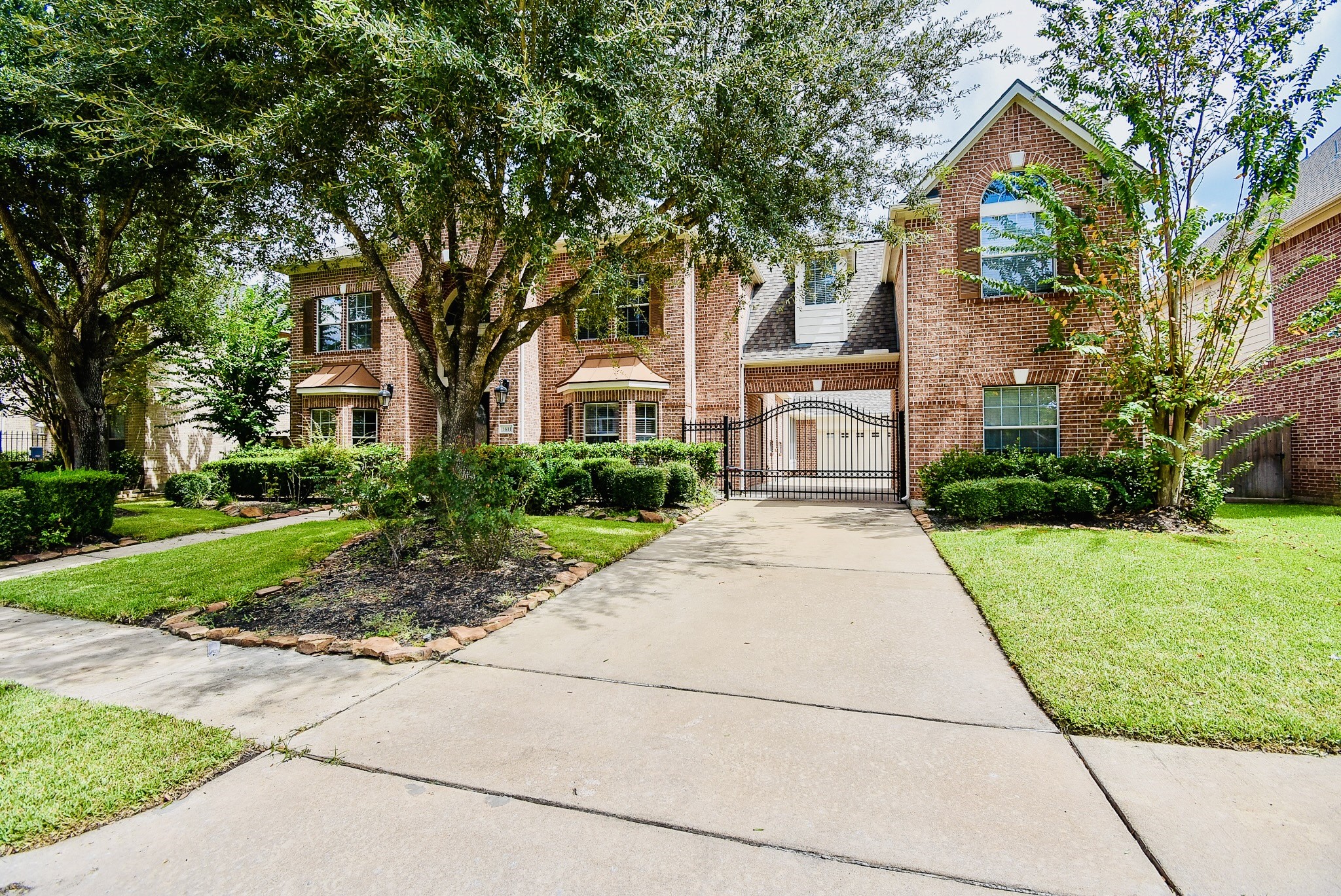 1611 Whitfield Street Property Photo 1