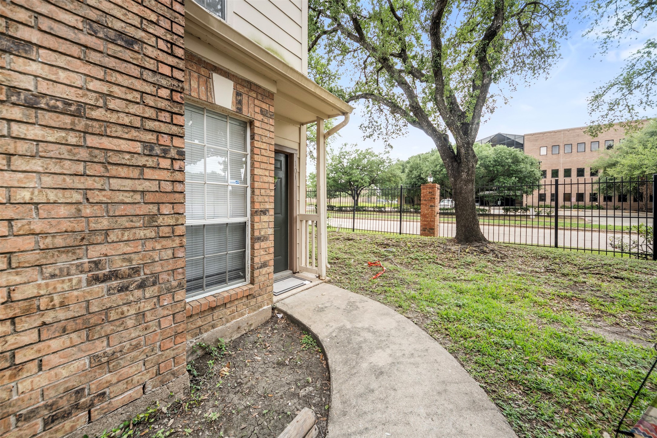 2626 Holly Hall 101 Property Photo 23