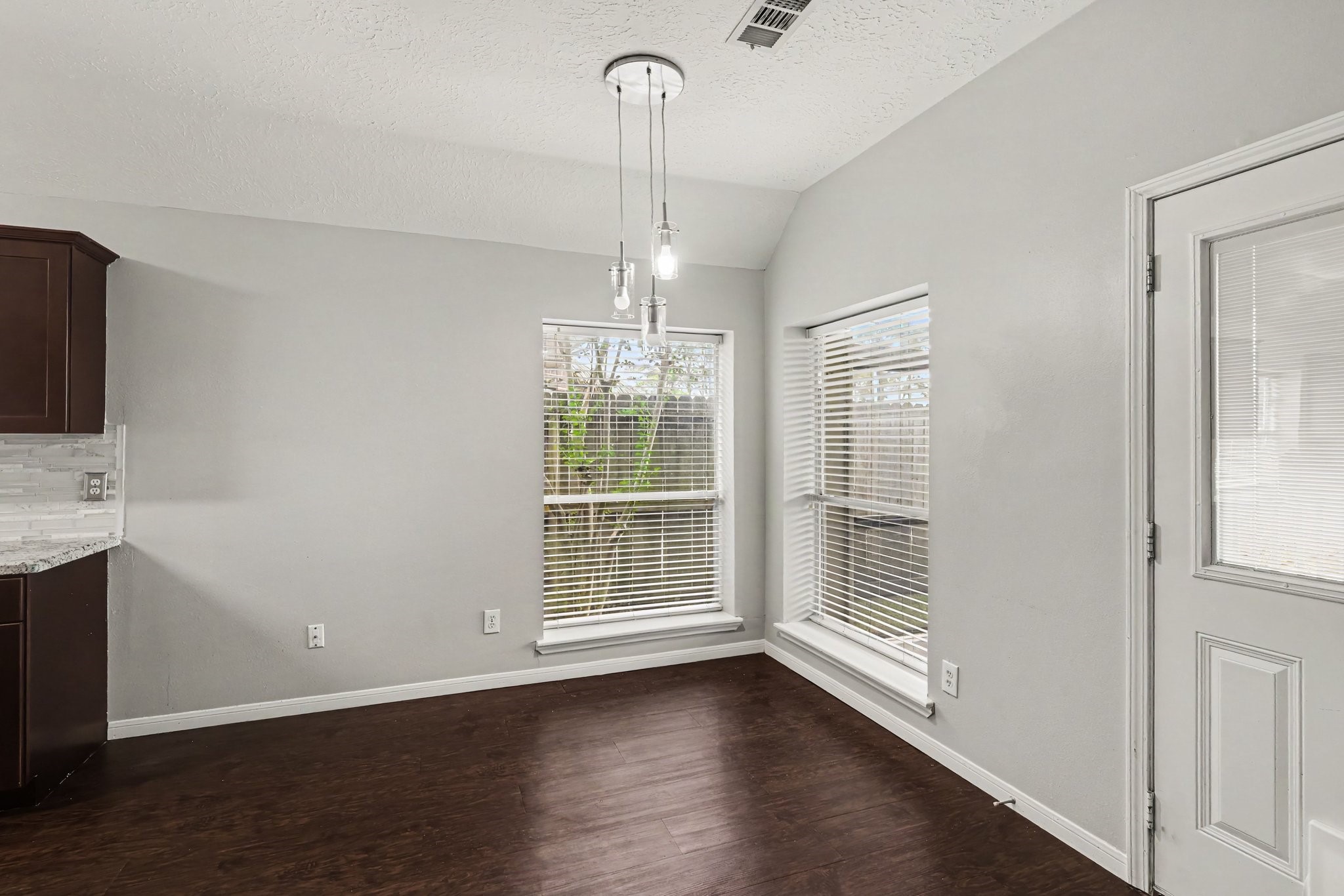 8111 Beaver Street Property Photo 13