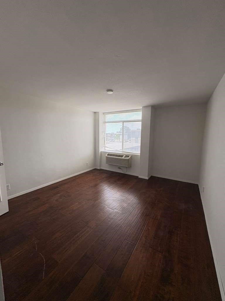 7510 Hornwood Drive 201 Property Photo 5
