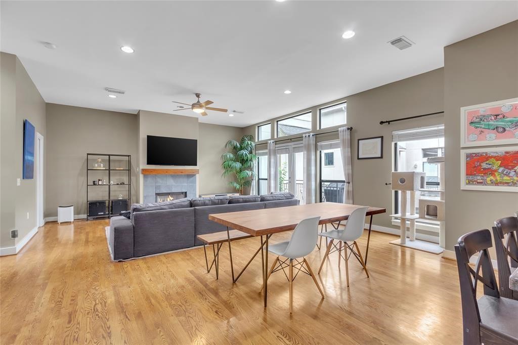 4303 Rose Street E Property Photo 6