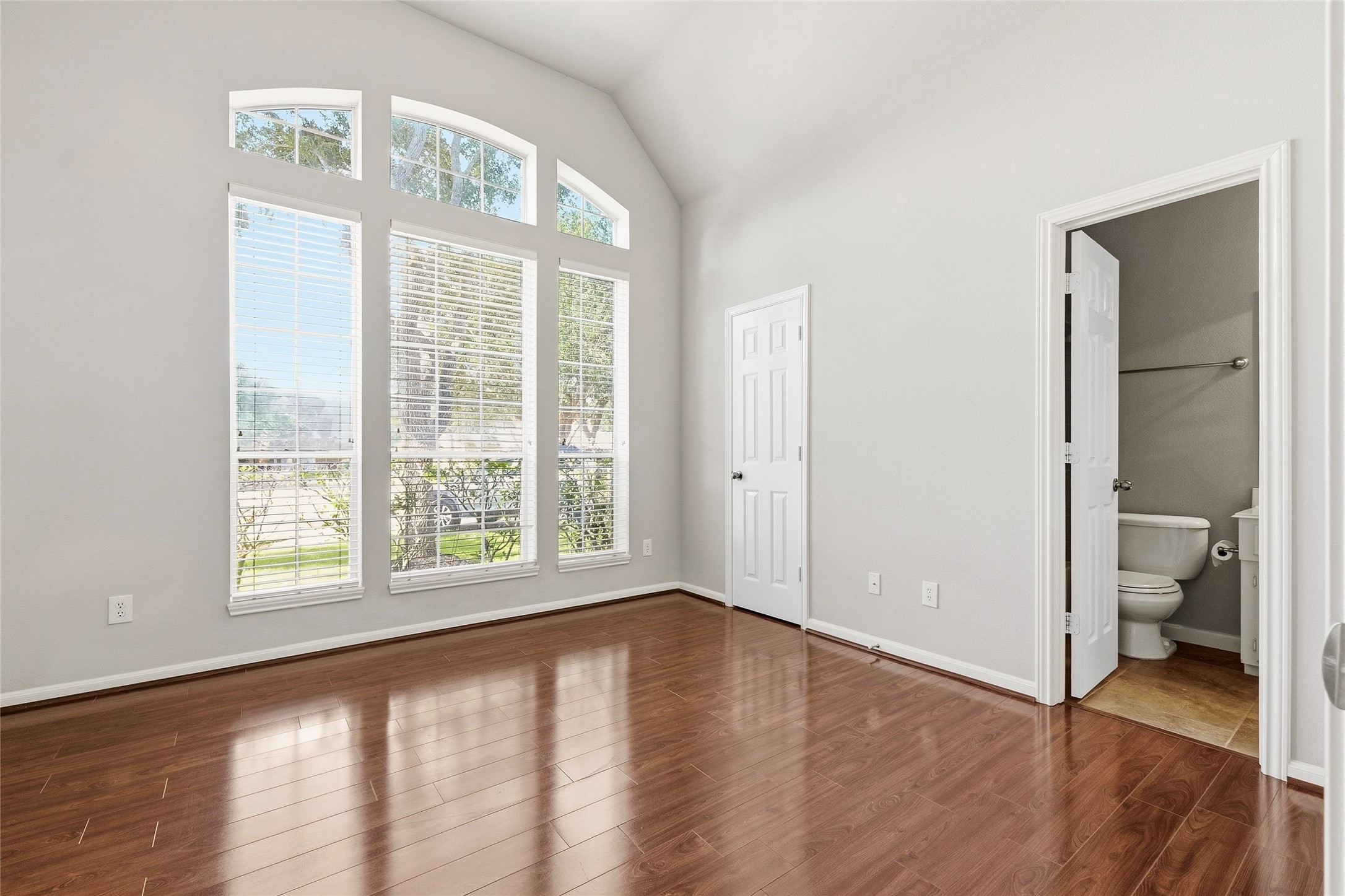 4006 Wolf Springs Court Property Photo 23