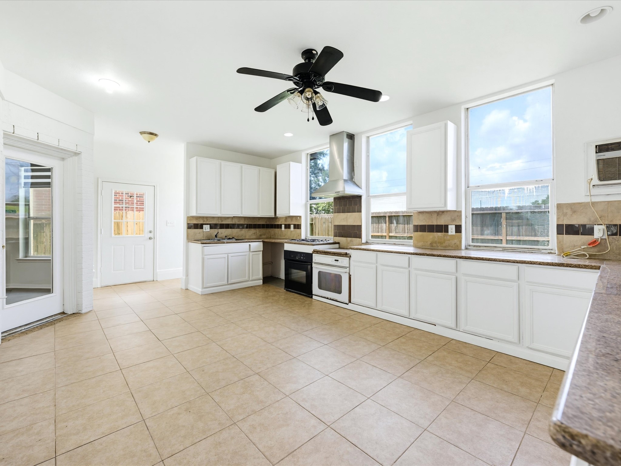 1114 Jasons Bend Drive Property Photo 13