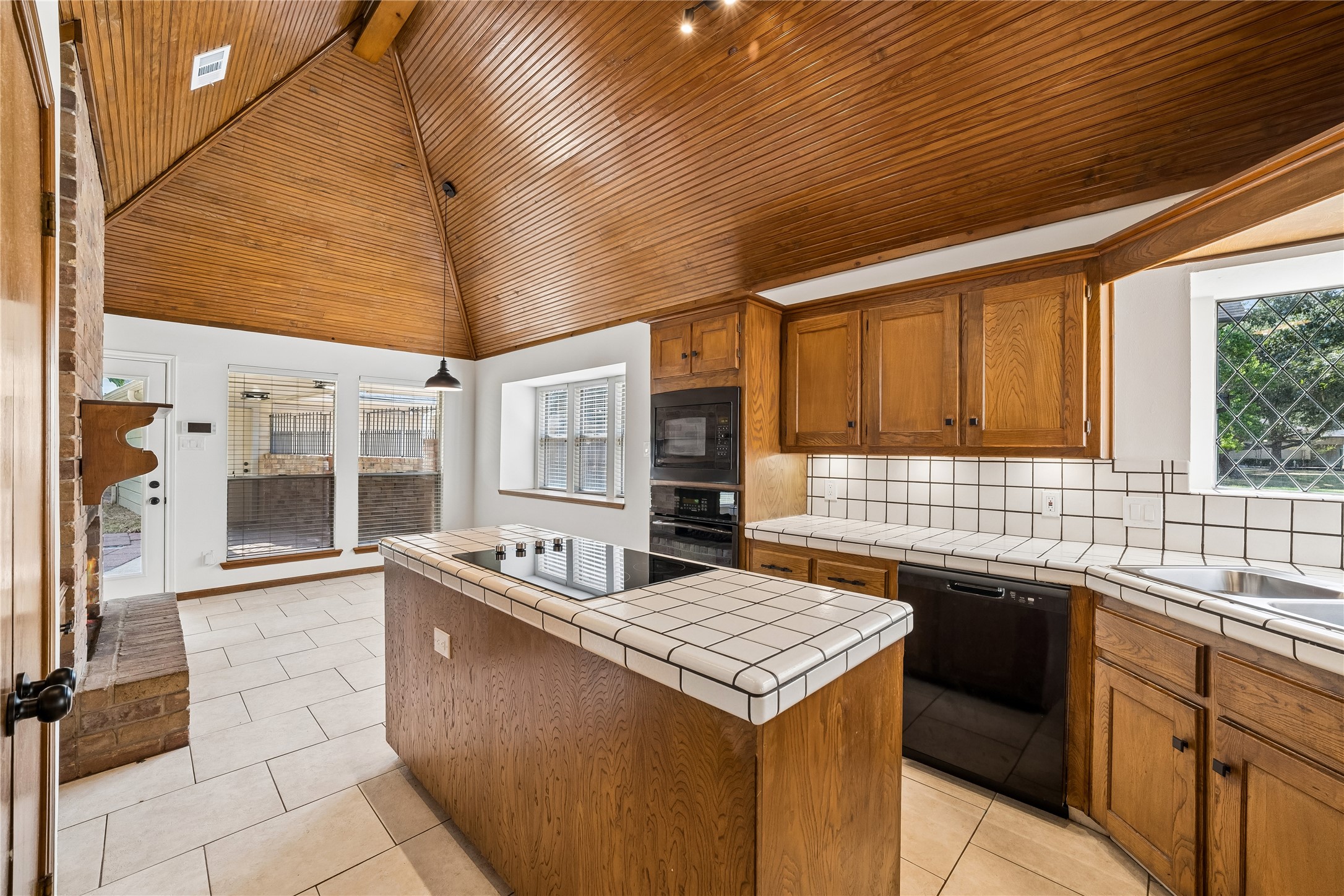 11423 Canyon Trail Drive Property Photo 8