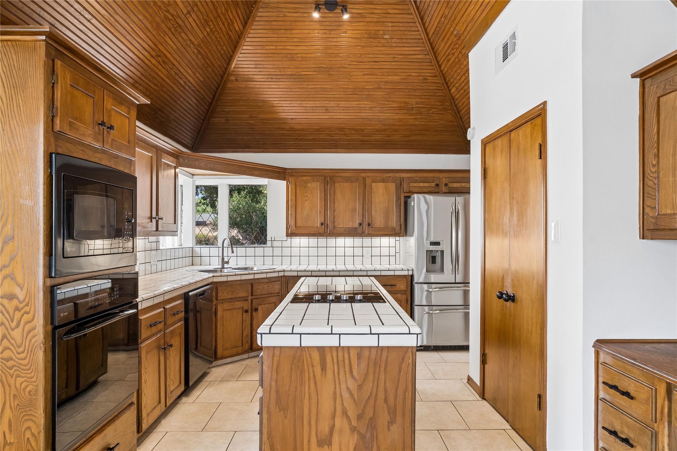 11423 Canyon Trail Drive Property Photo 10