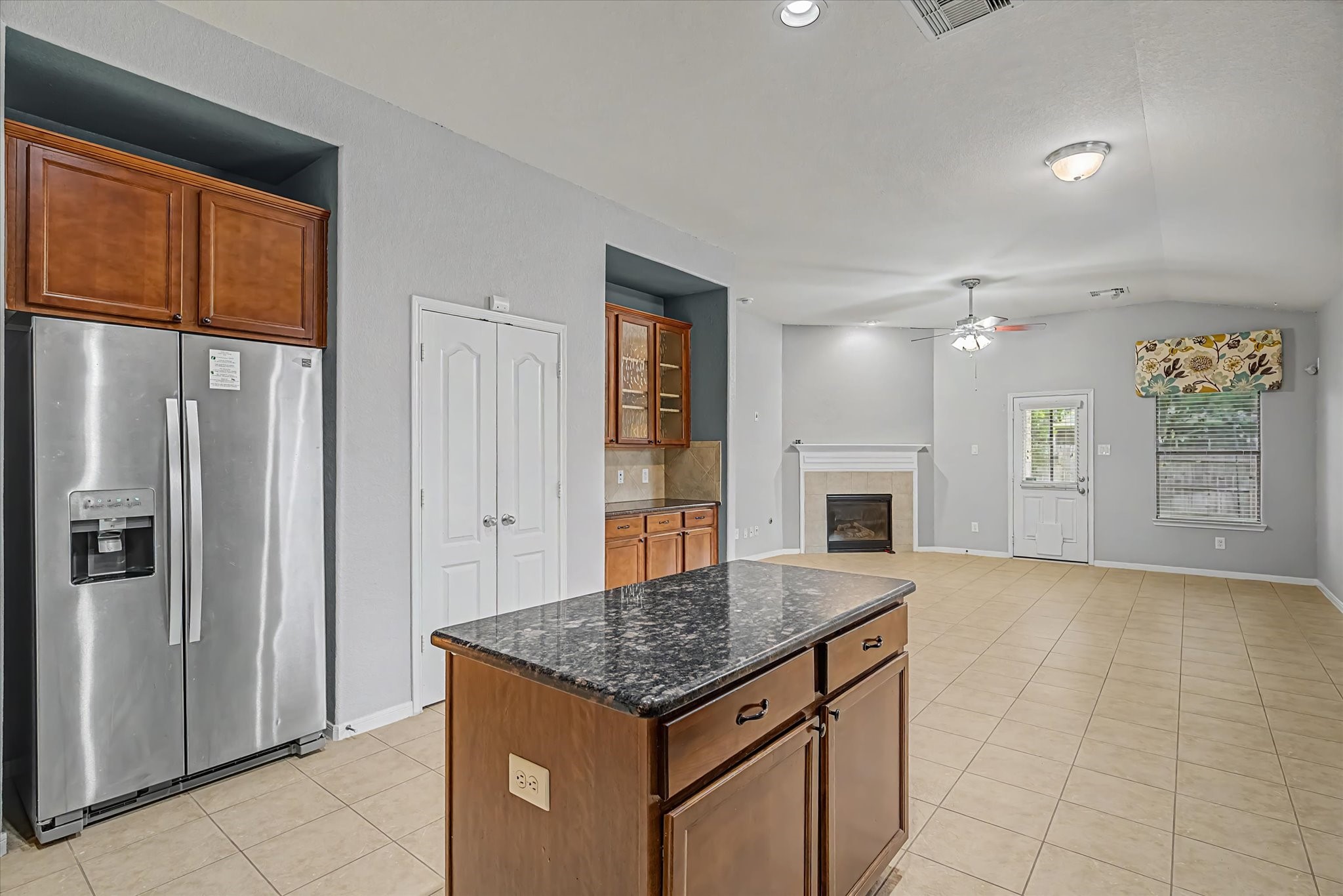 623 W Newport Bend Property Photo 14