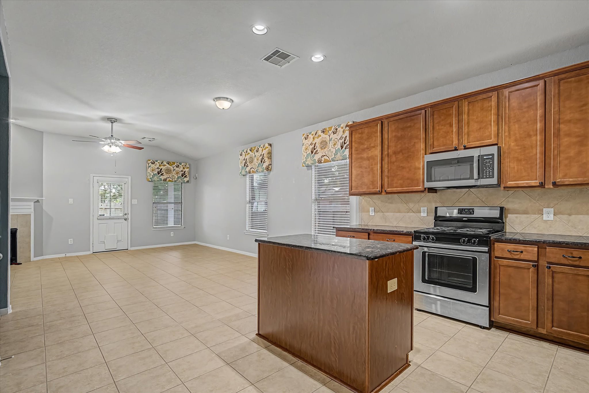 623 W Newport Bend Property Photo 15