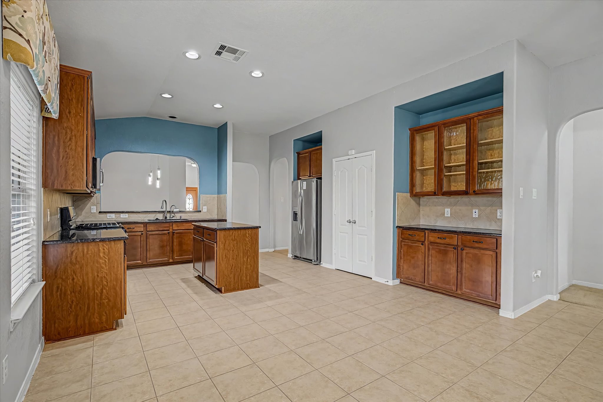 623 W Newport Bend Property Photo 16