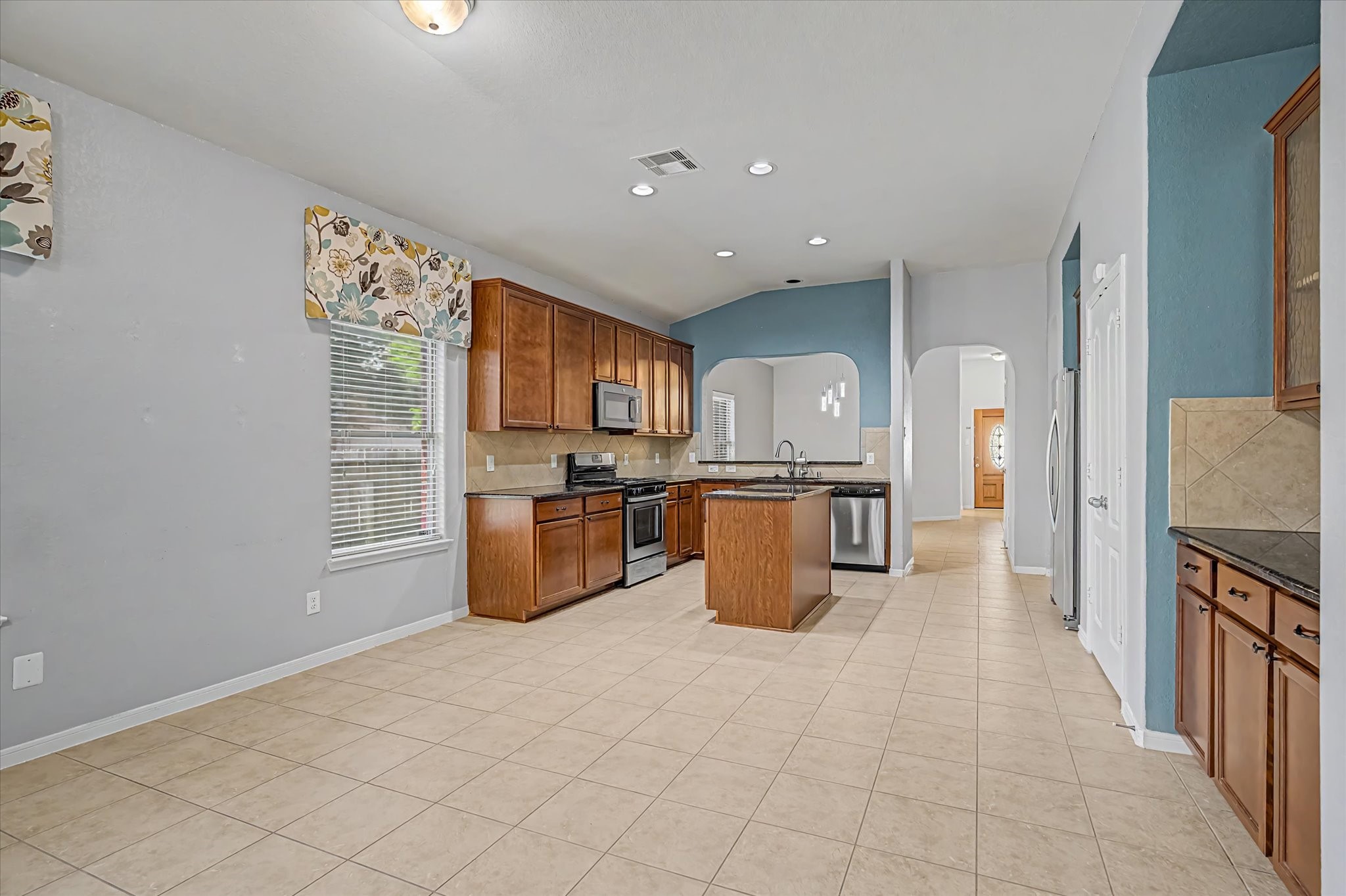 623 W Newport Bend Property Photo 17