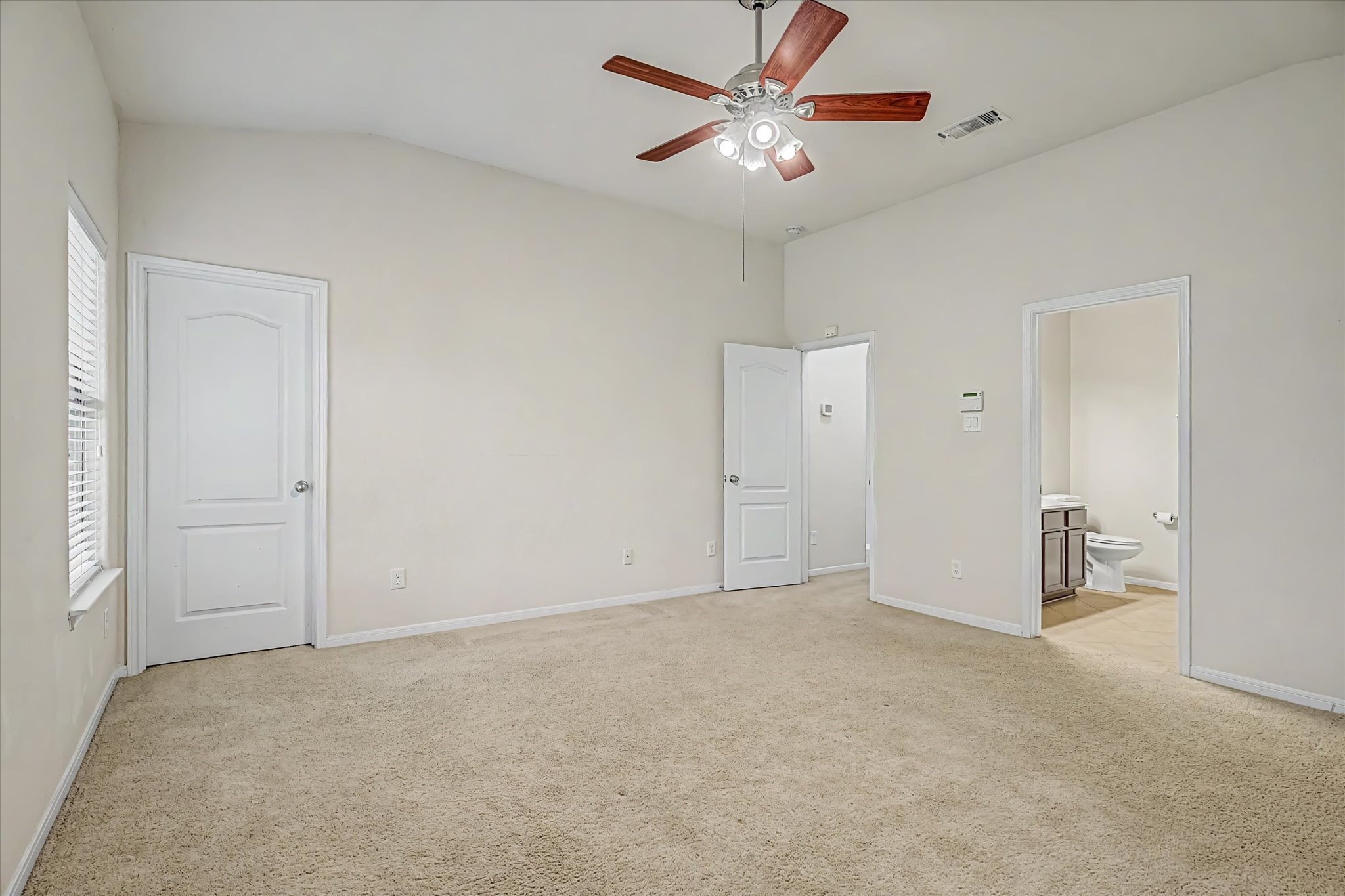 623 W Newport Bend Property Photo 25