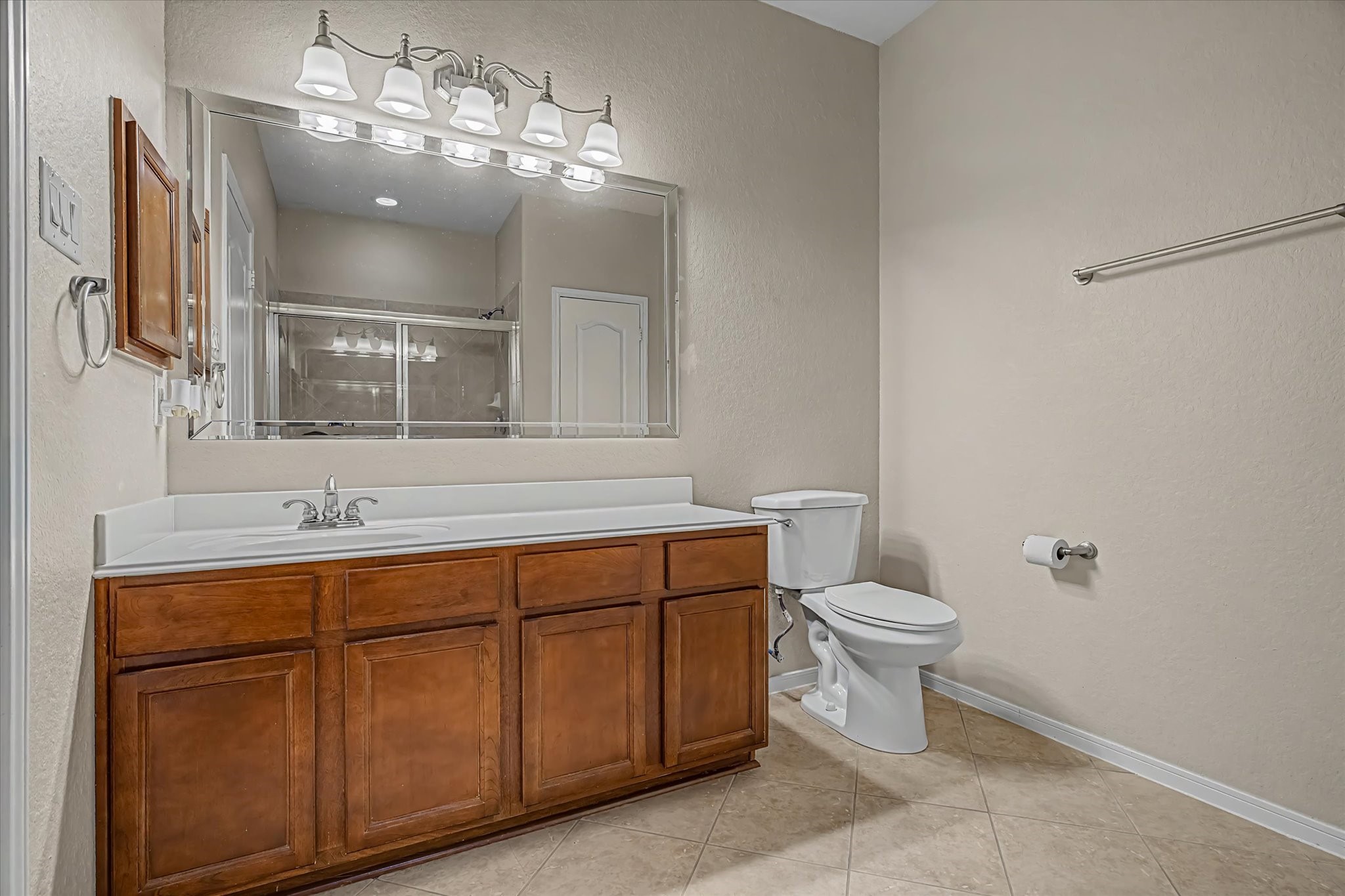 623 W Newport Bend Property Photo 27