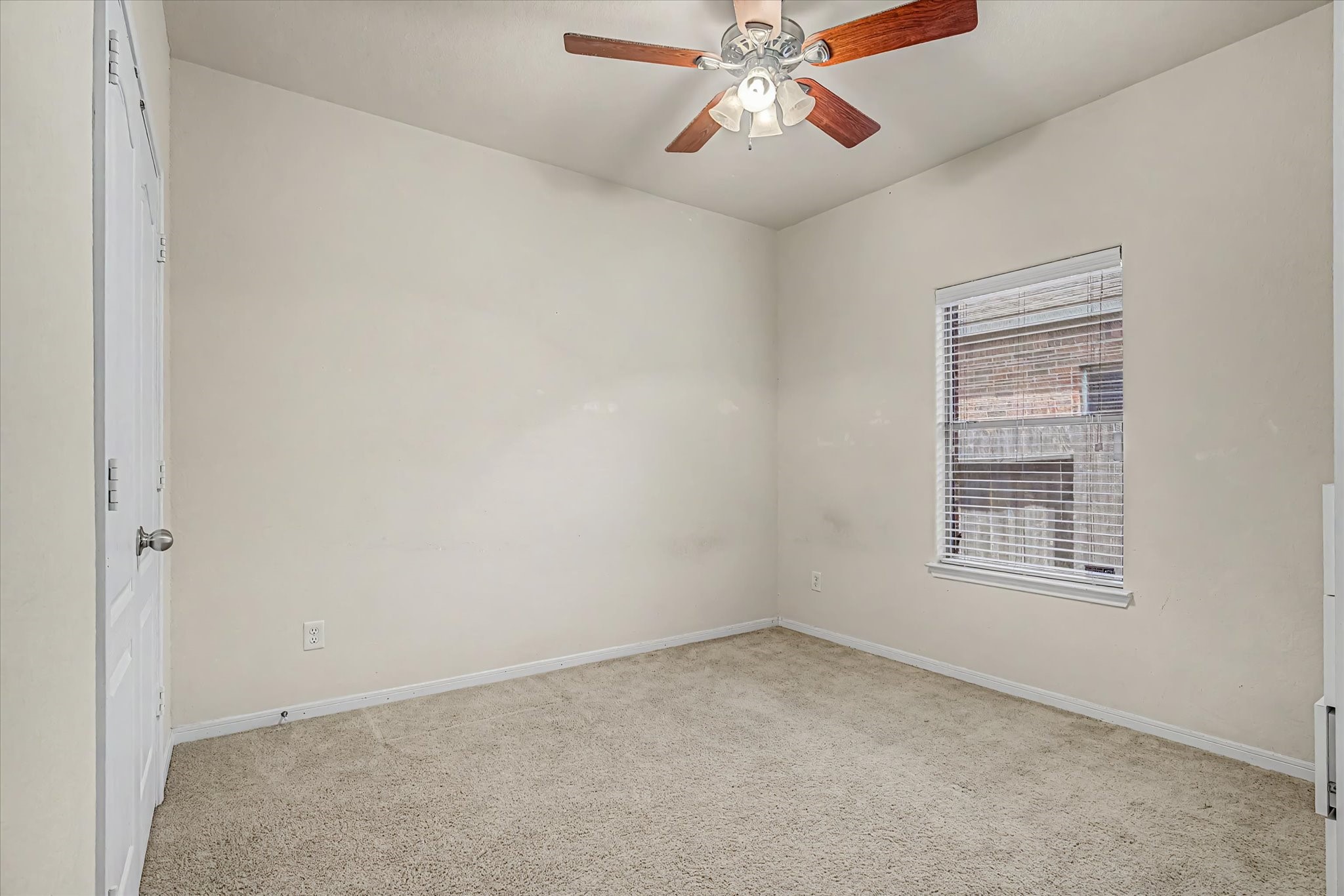 623 W Newport Bend Property Photo 30