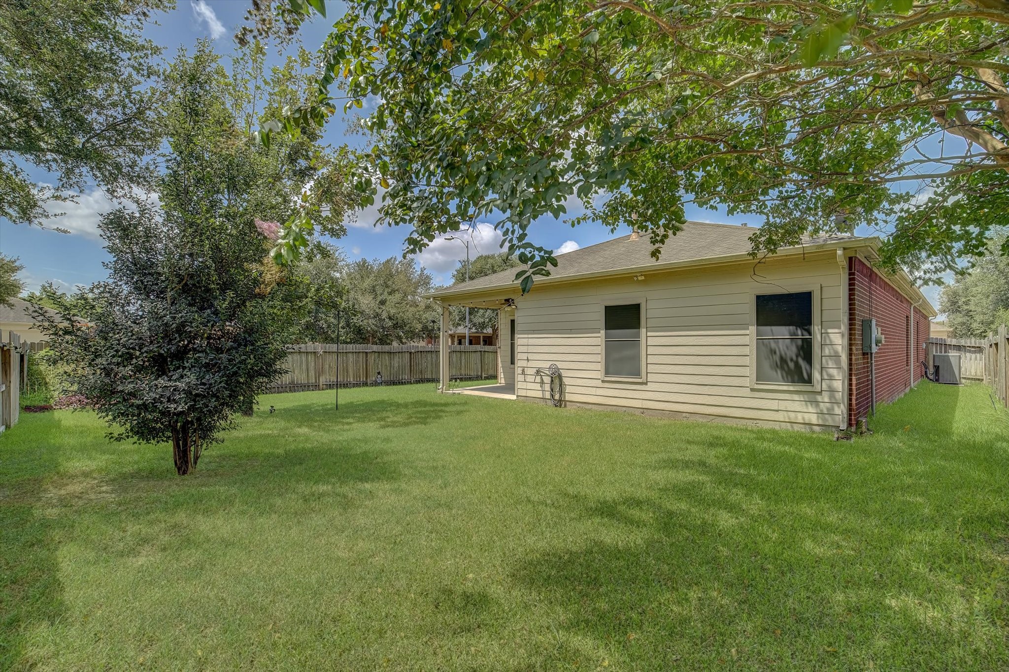 623 W Newport Bend Property Photo 38