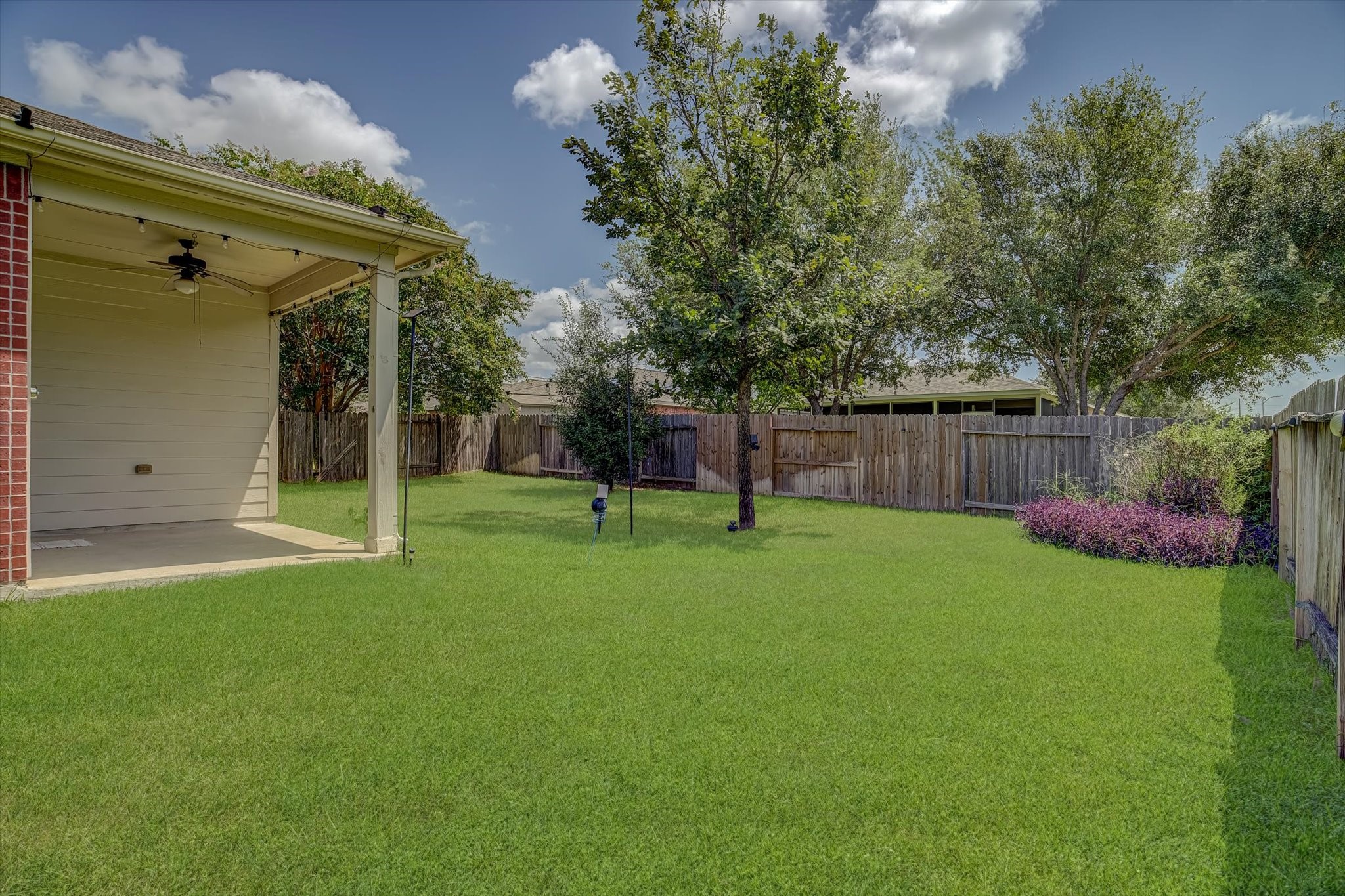 623 W Newport Bend Property Photo 40