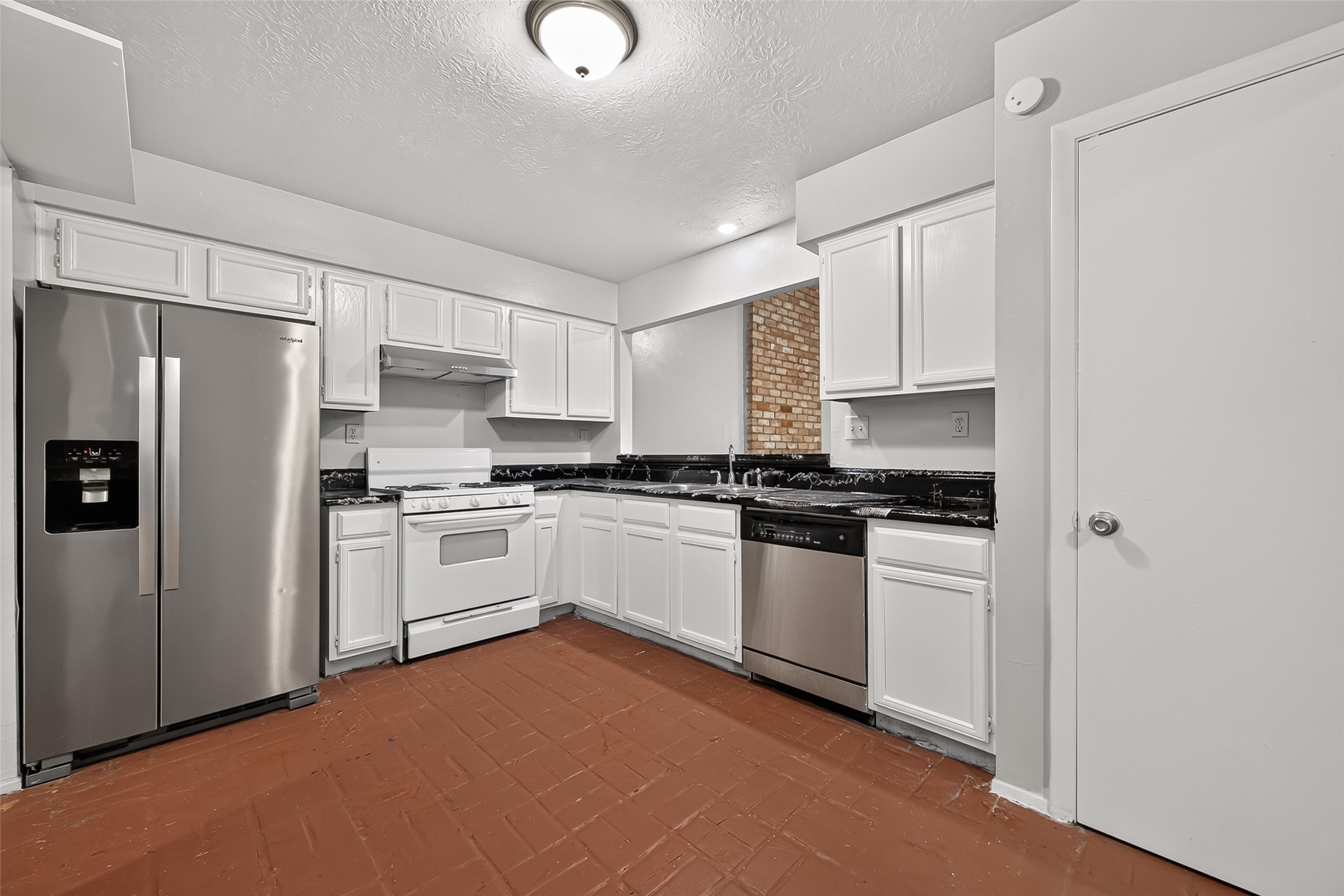 24050 Spring Briar Lane Property Photo 8