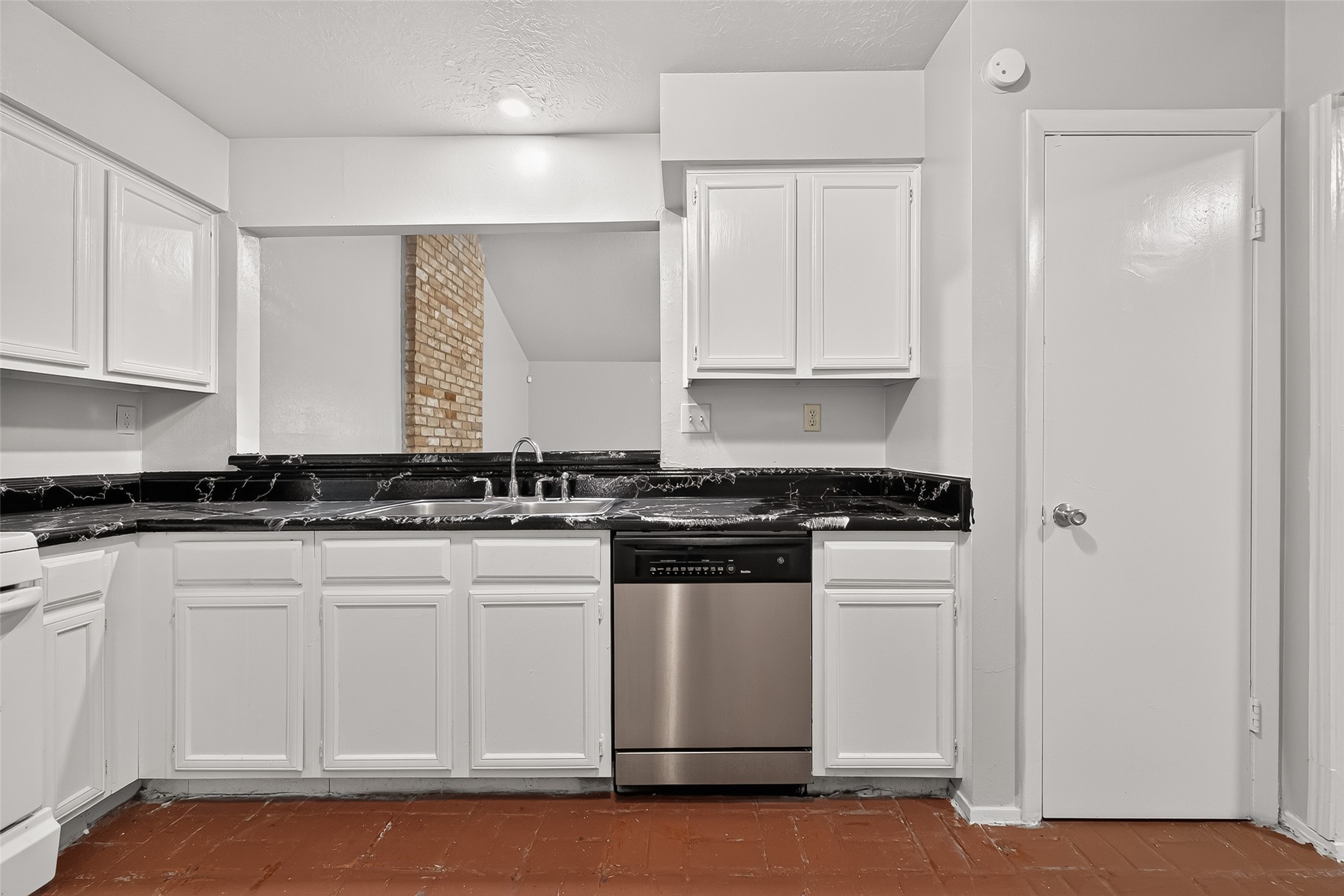 24050 Spring Briar Lane Property Photo 11