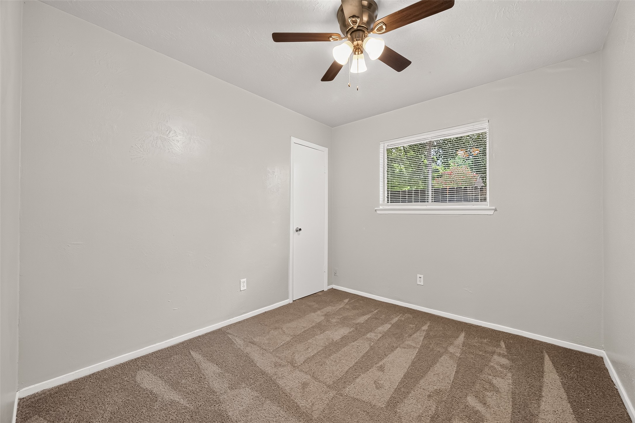 24050 Spring Briar Lane Property Photo 17