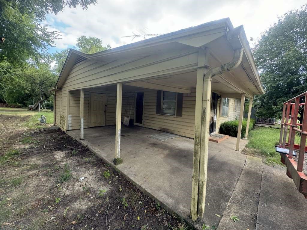 105 W Dallas Street Property Photo 1
