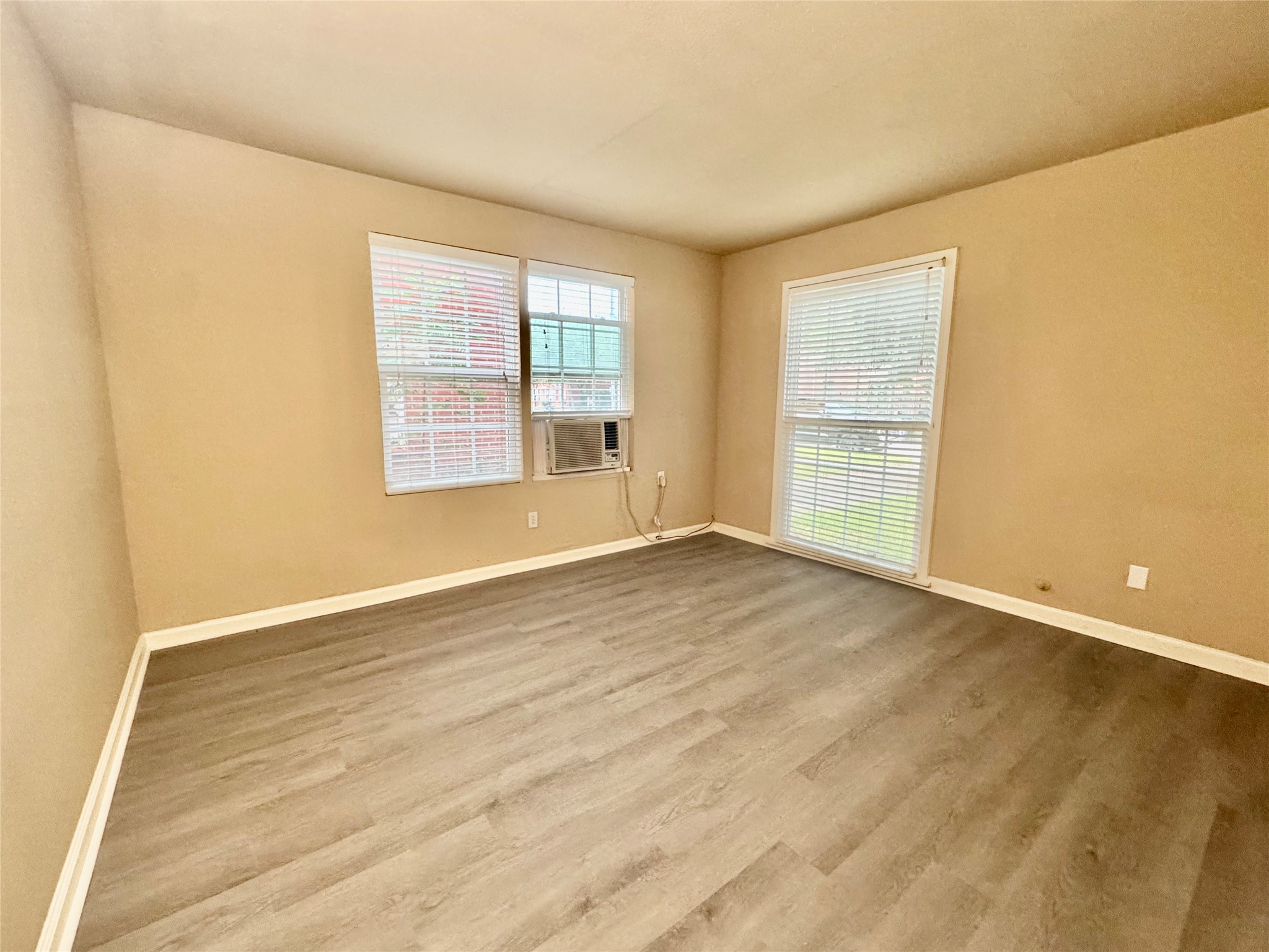 2431 Shakespeare St 1 Property Photo 4