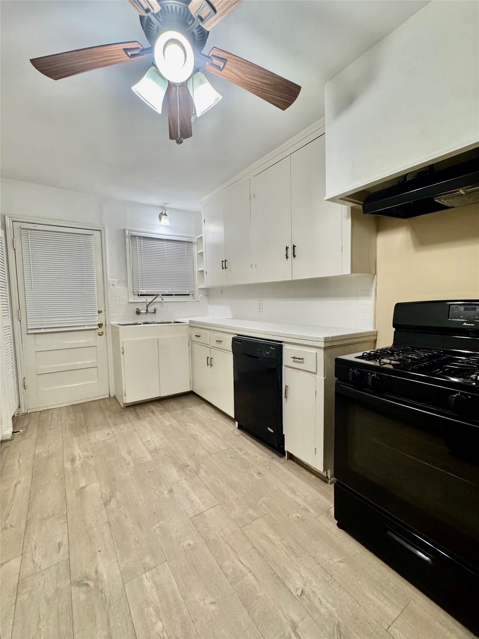 2431 Shakespeare St 1 Property Photo 7