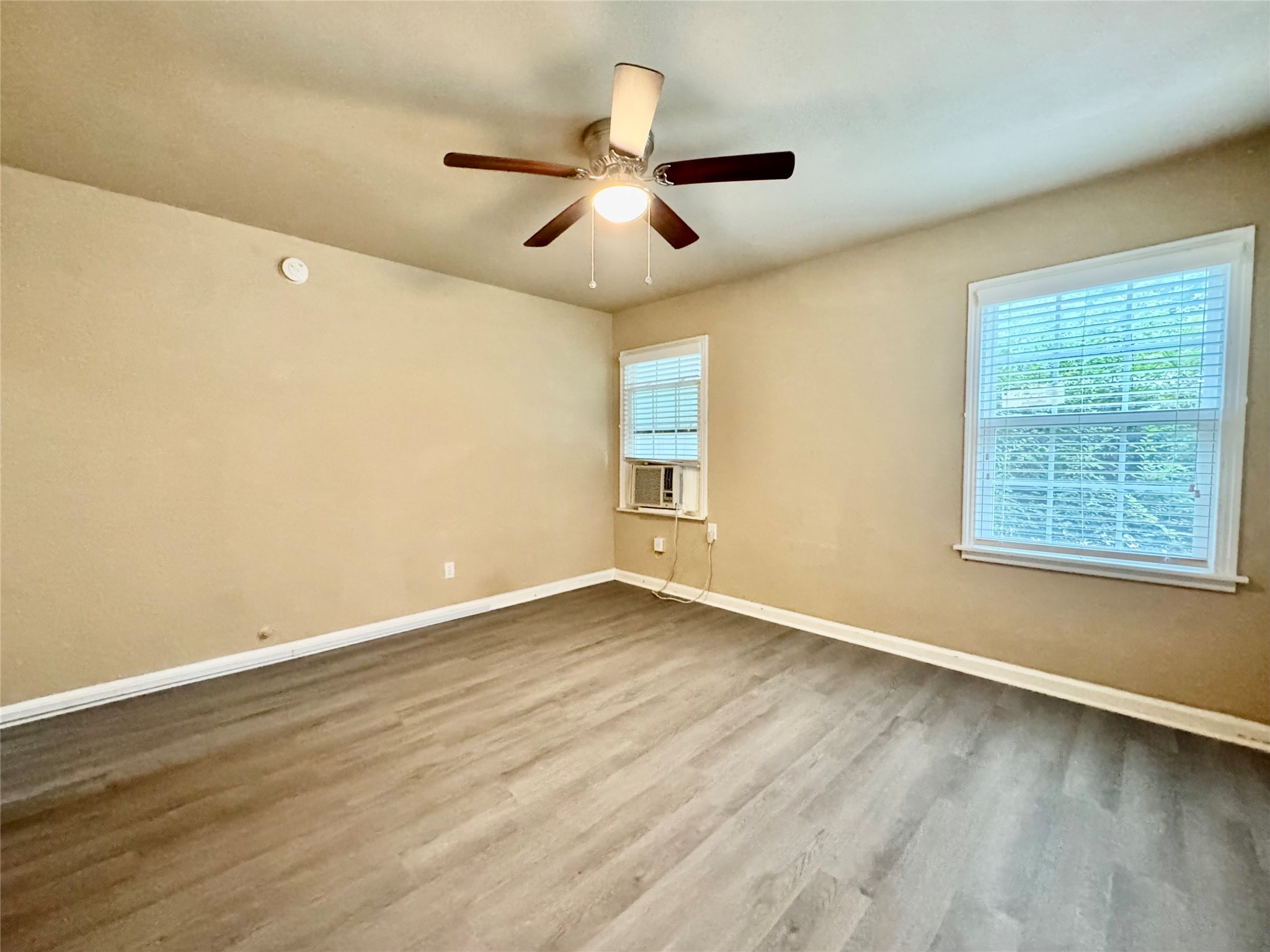 2431 Shakespeare St 1 Property Photo 10