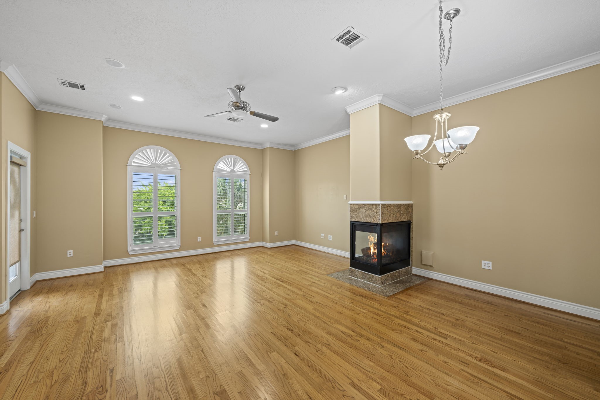 2604 Chenevert Street Property Photo 18