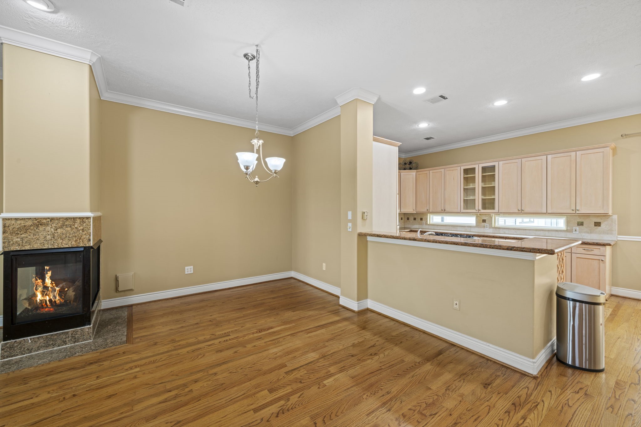 2604 Chenevert Street Property Photo 19