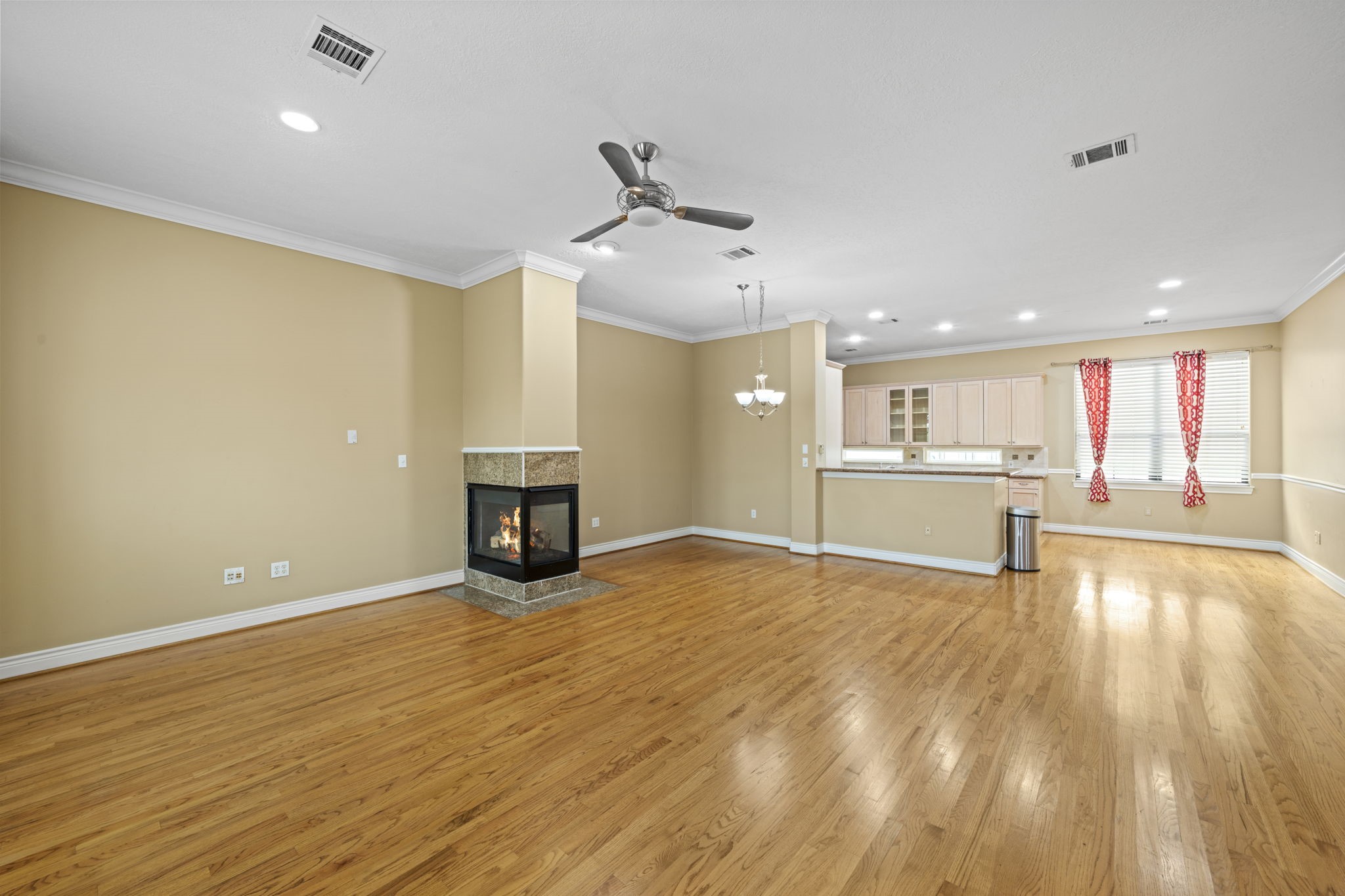 2604 Chenevert Street Property Photo 20