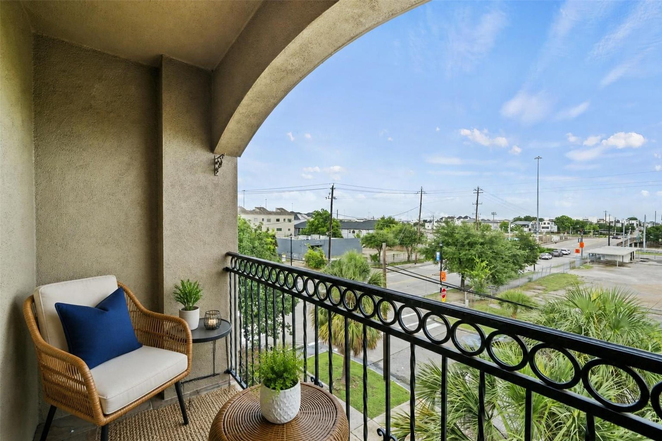 2604 Chenevert Street Property Photo 27