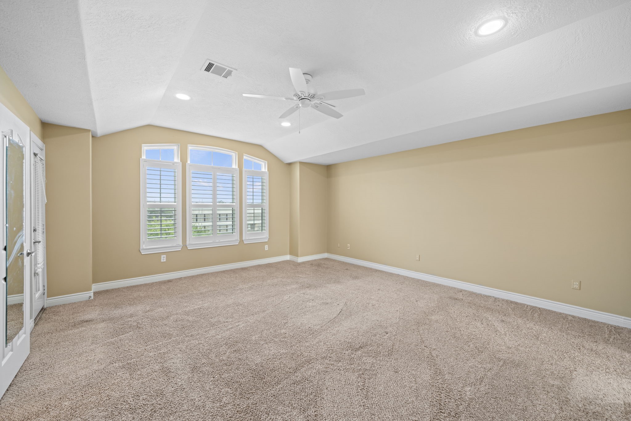 2604 Chenevert Street Property Photo 29