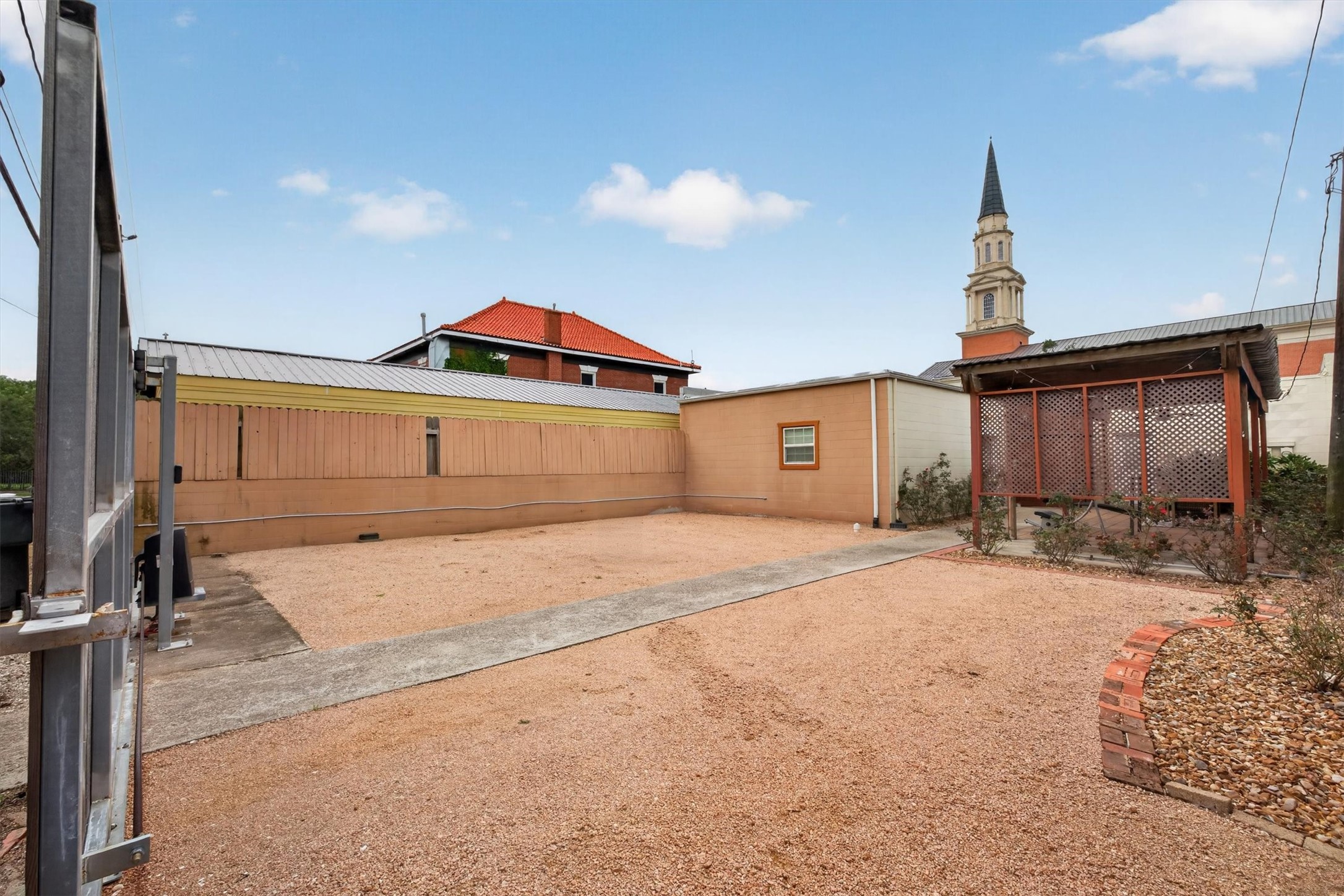 2219 Sealy Street Property Photo 36