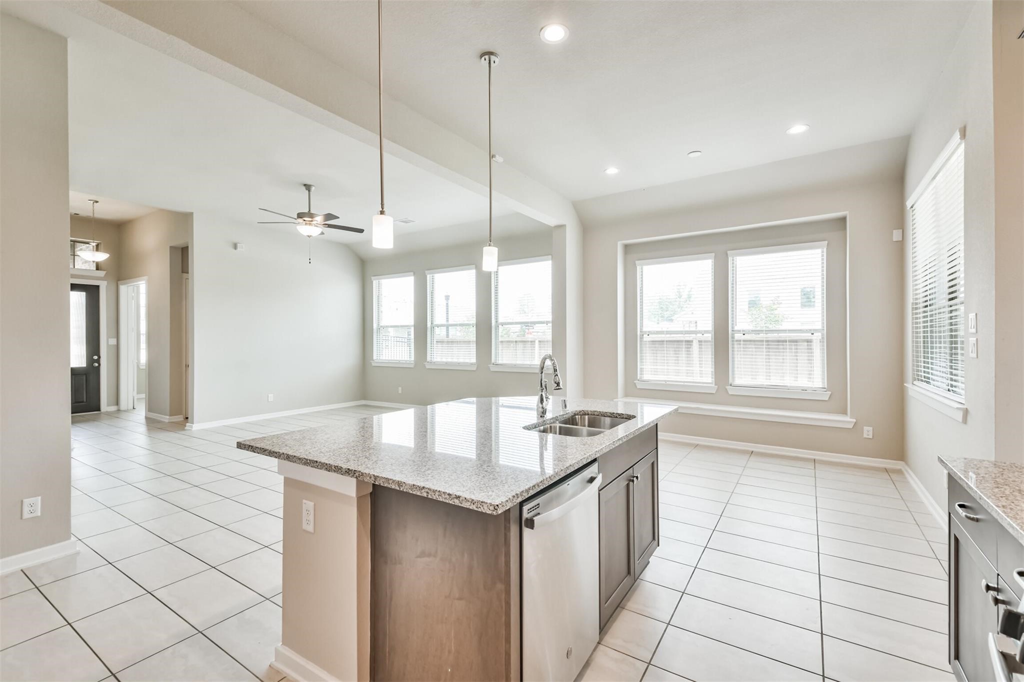 27025 Sofia Forest Drive Property Photo 4