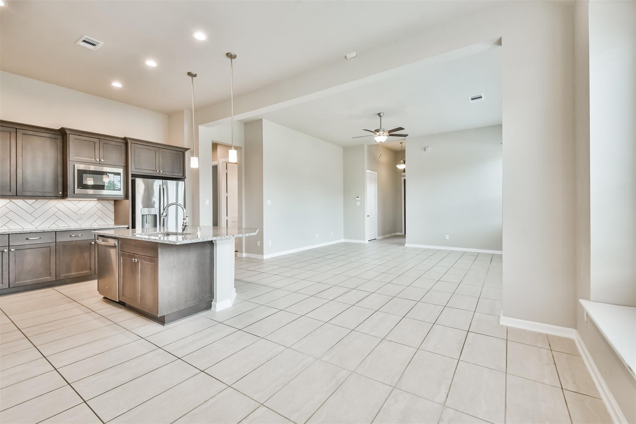 27025 Sofia Forest Drive Property Photo 5