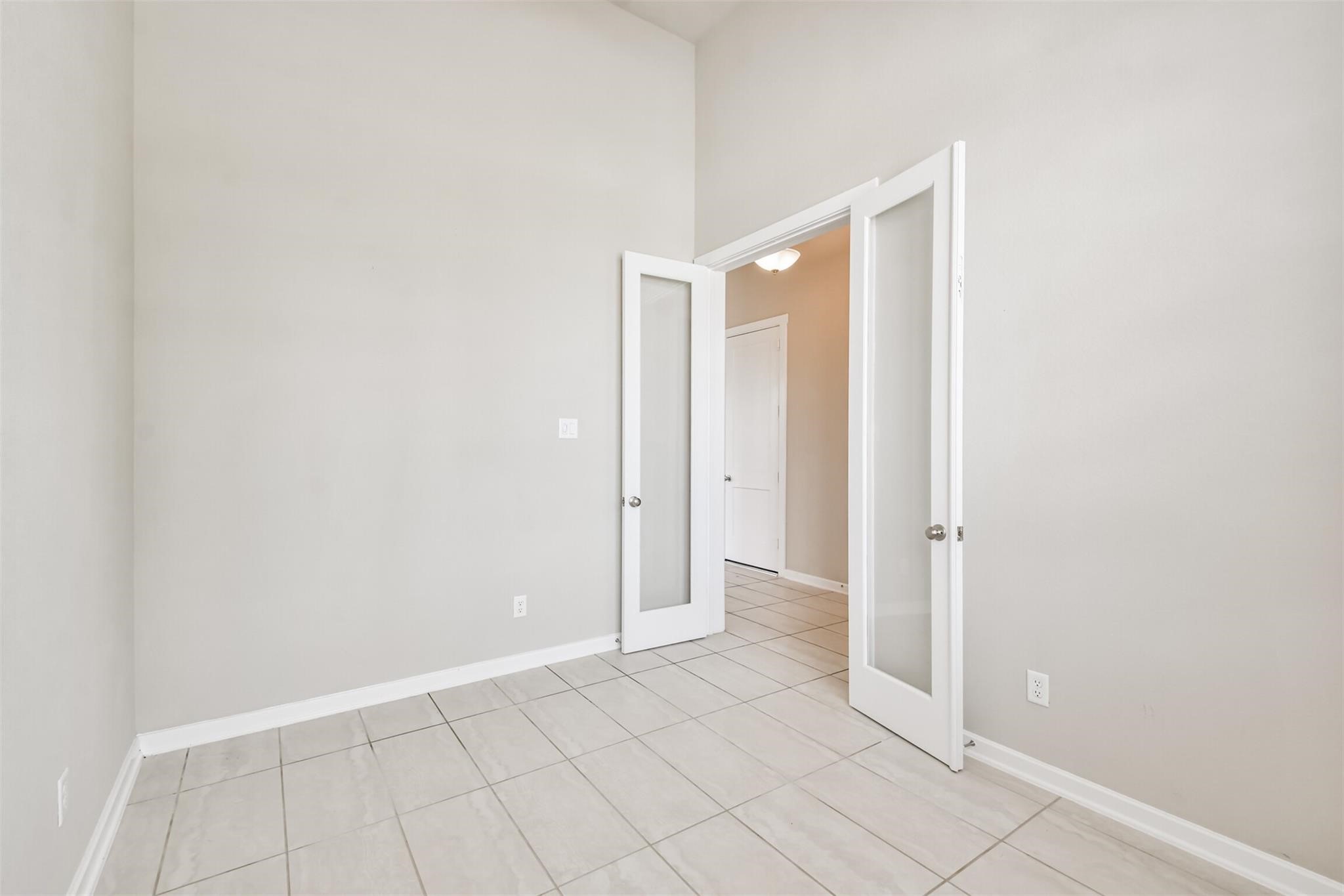 27025 Sofia Forest Drive Property Photo 9