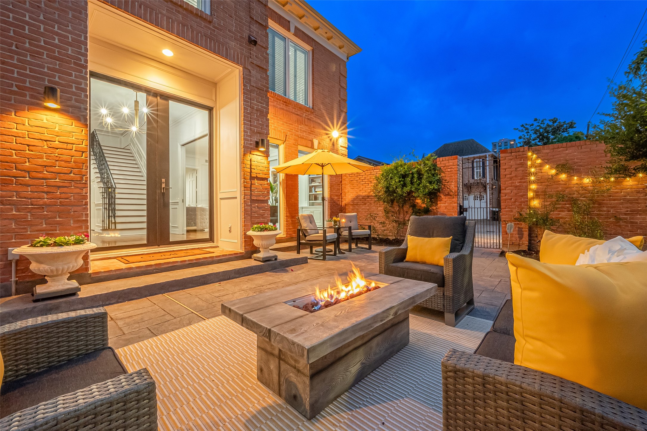 983 S Post Oak Lane Property Photo